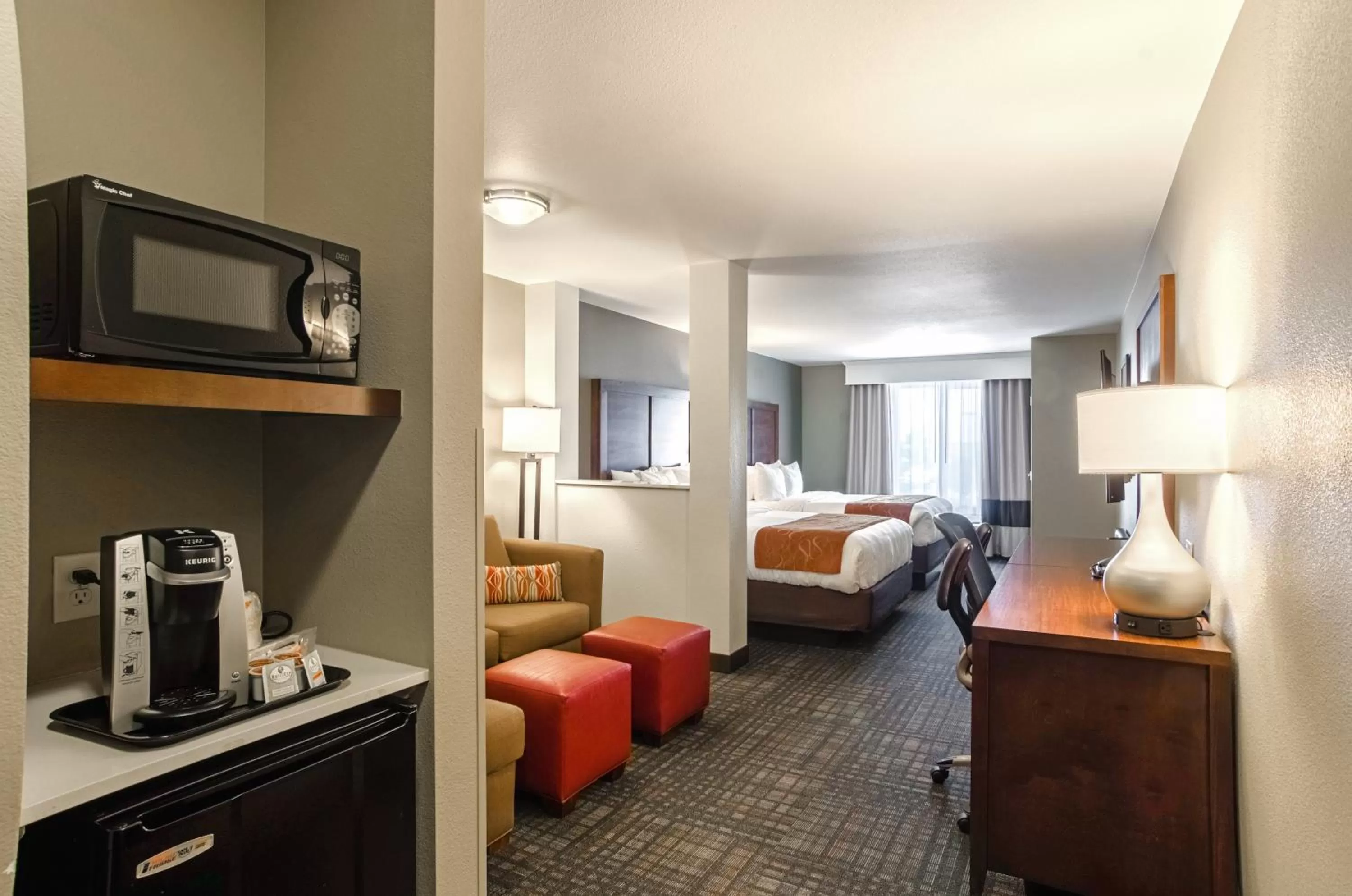 Coffee/tea facilities, Bed in Comfort Suites Loveland