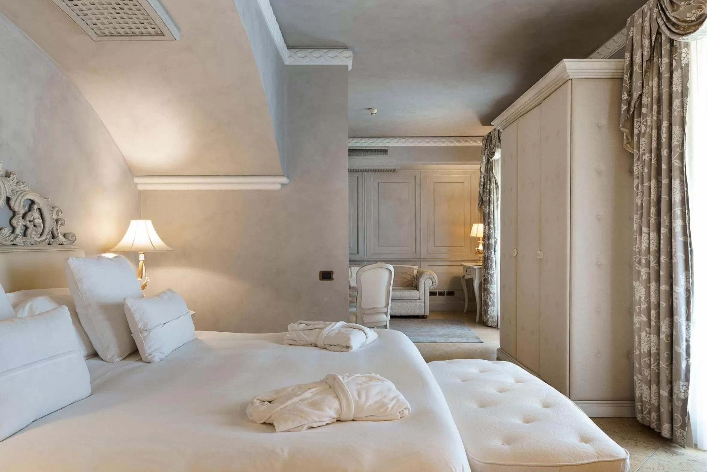 Bed in Romano Palace Luxury Hotel