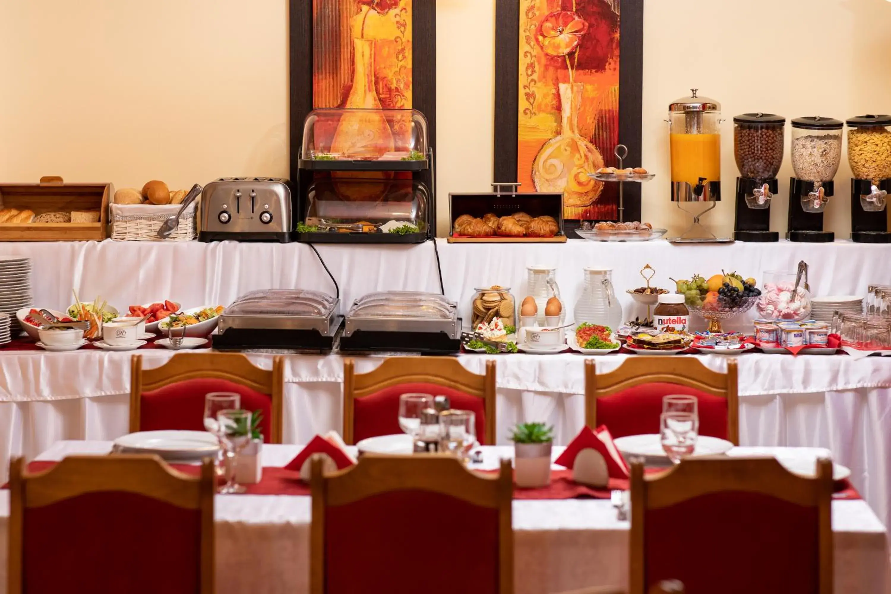 Restaurant/places to eat in Grand Hotel Restaurant/places to eat in Grand Hotel