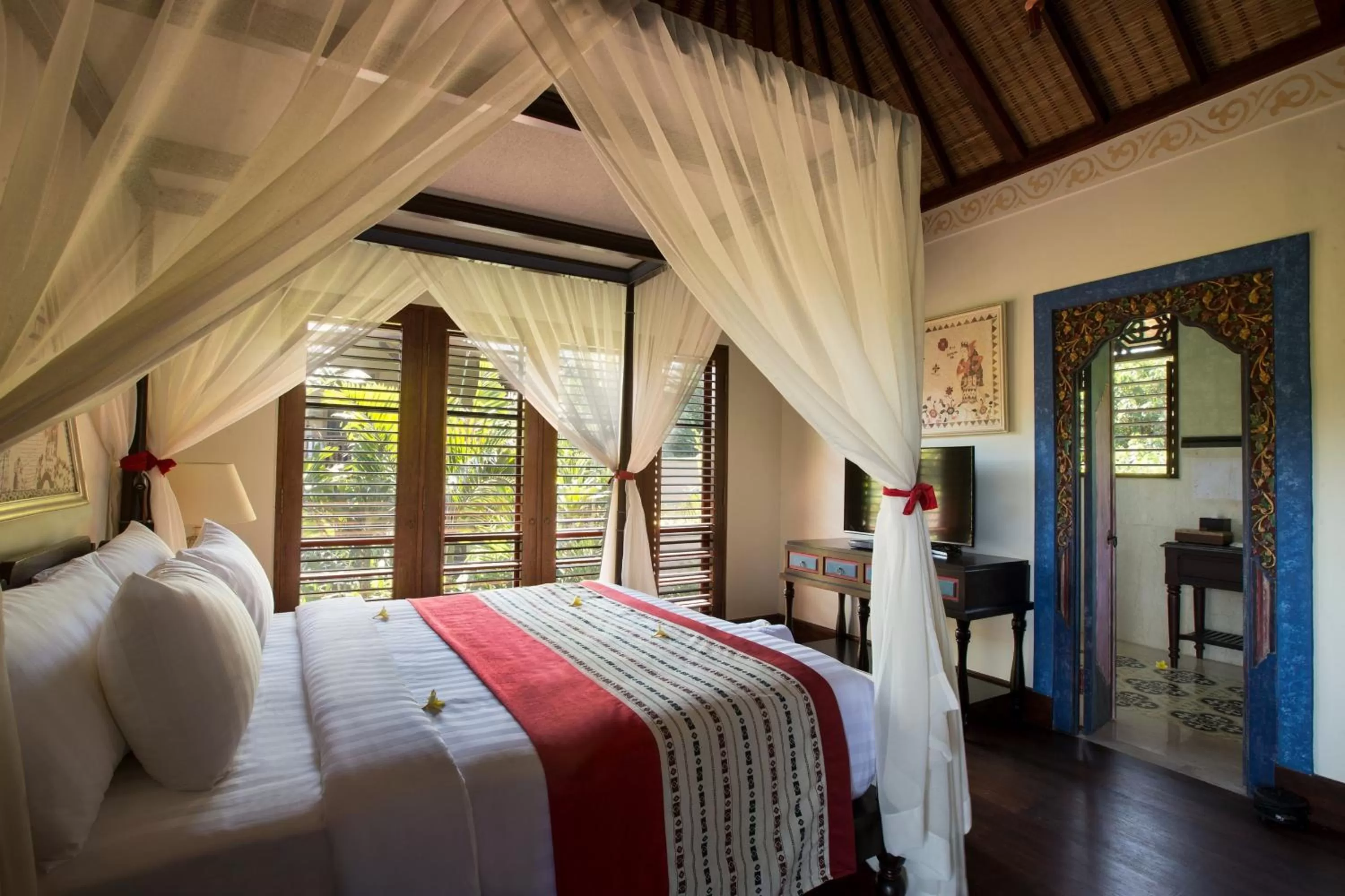 Bed in Dwaraka The Royal Villas