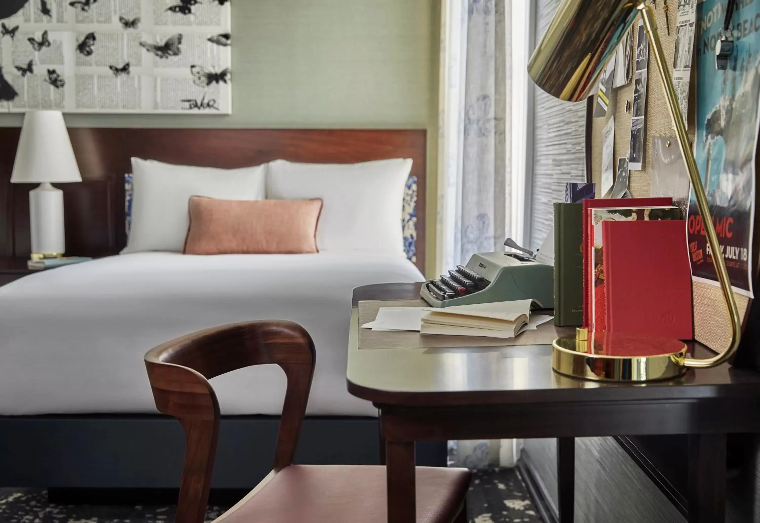 Seating area in Hotel Emblem San Francisco, a Viceroy Urban Retreat