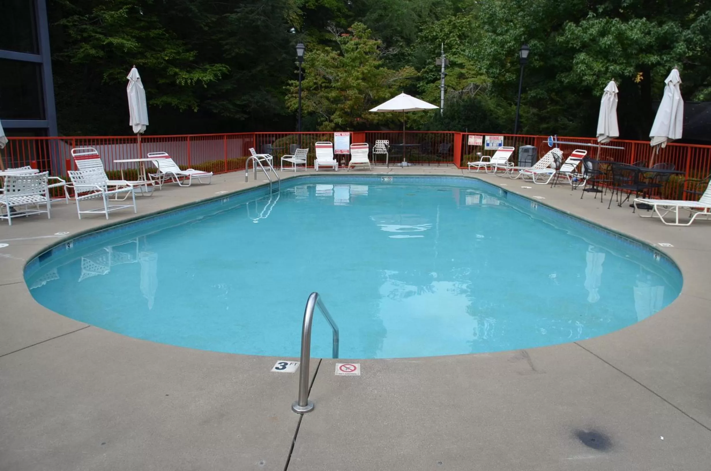 Swimming pool in Zoders Inn and Suites