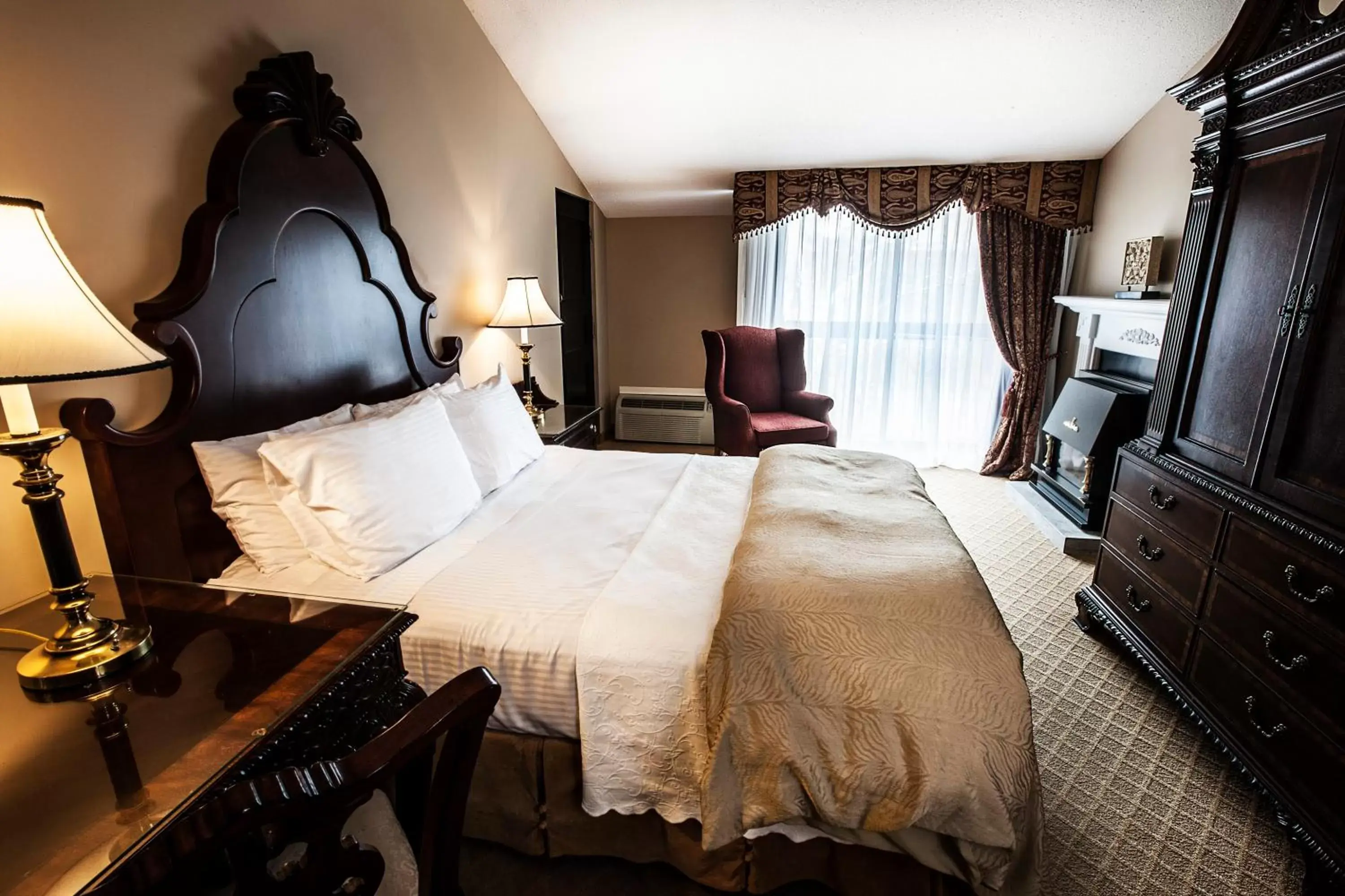 Bed in Old Stone Inn Boutique Hotel