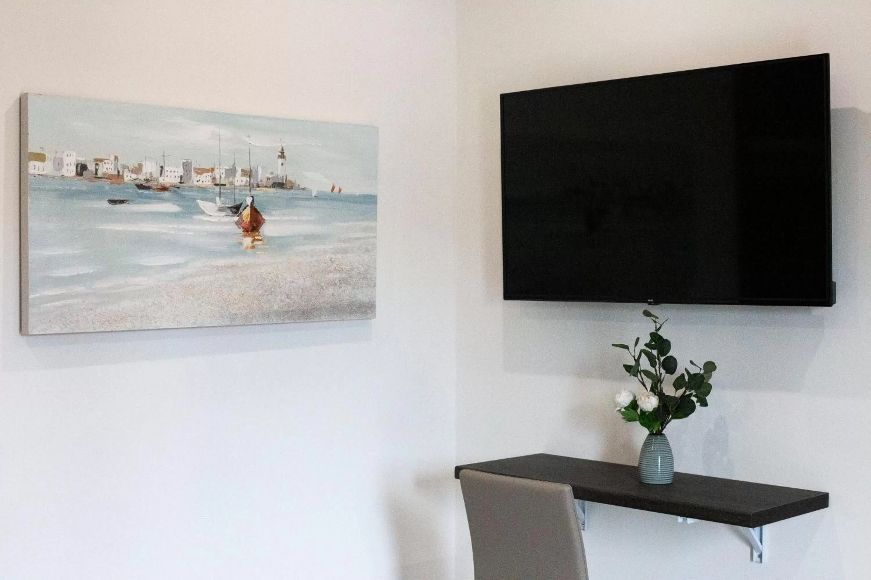 TV and multimedia, TV/Entertainment Center in Mamì B&B