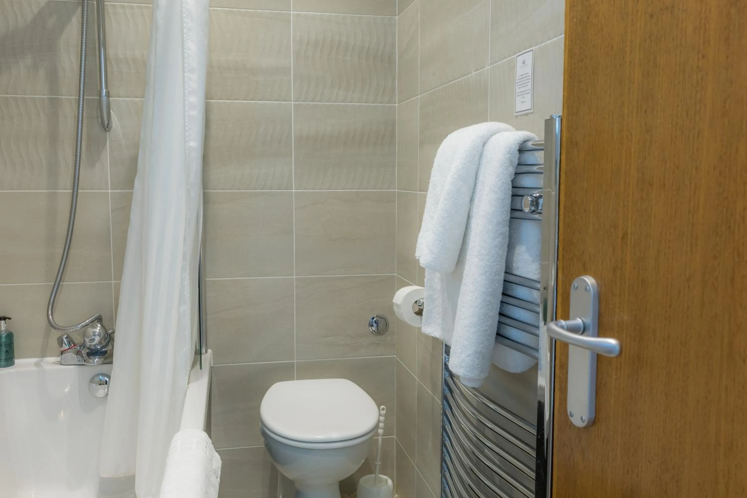 Bathroom in Best Western Sysonby Knoll Hotel