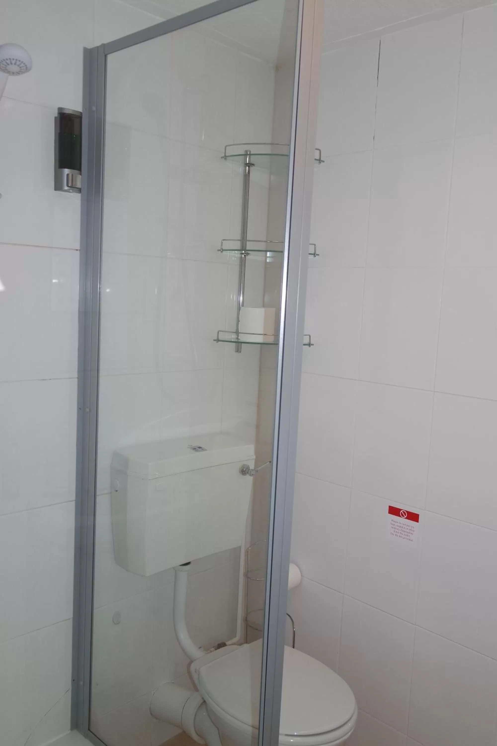 Bathroom in Gable End Hotel