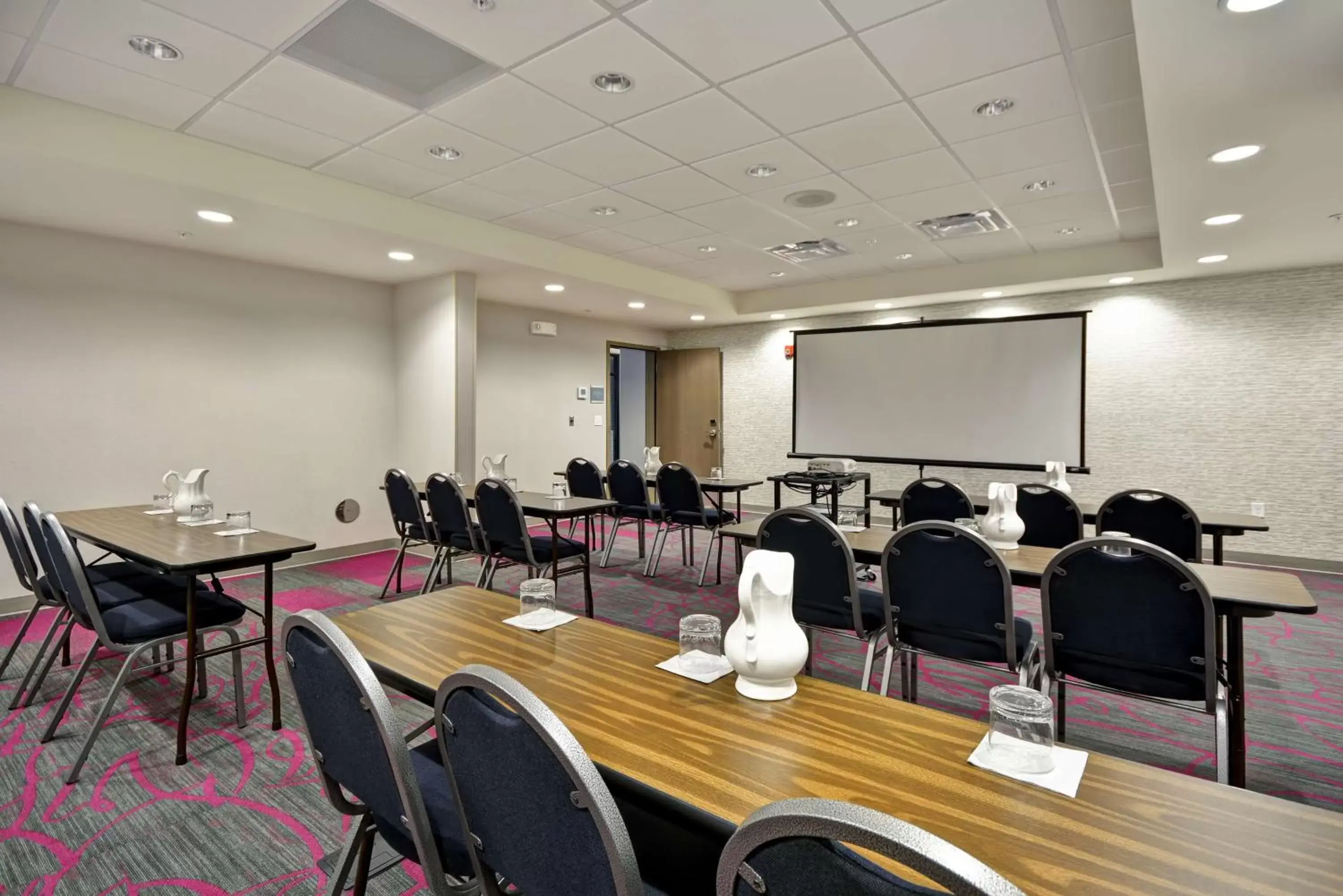 Meeting/conference room in Home2 Suites by Hilton Kansas City KU Medical Center