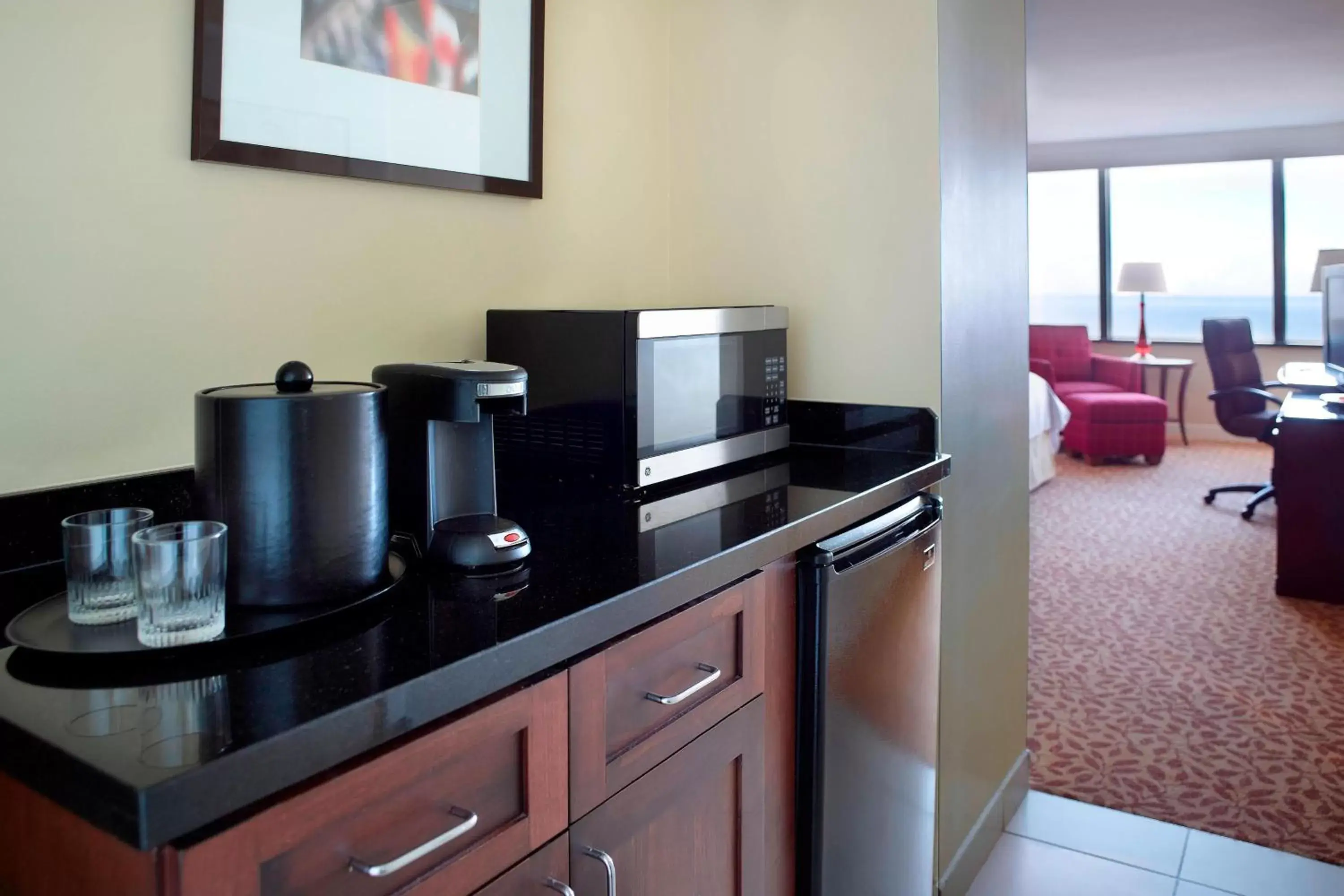 Photo of the whole room, Kitchen/Kitchenette in New Orleans Marriott Metairie At Lakeway