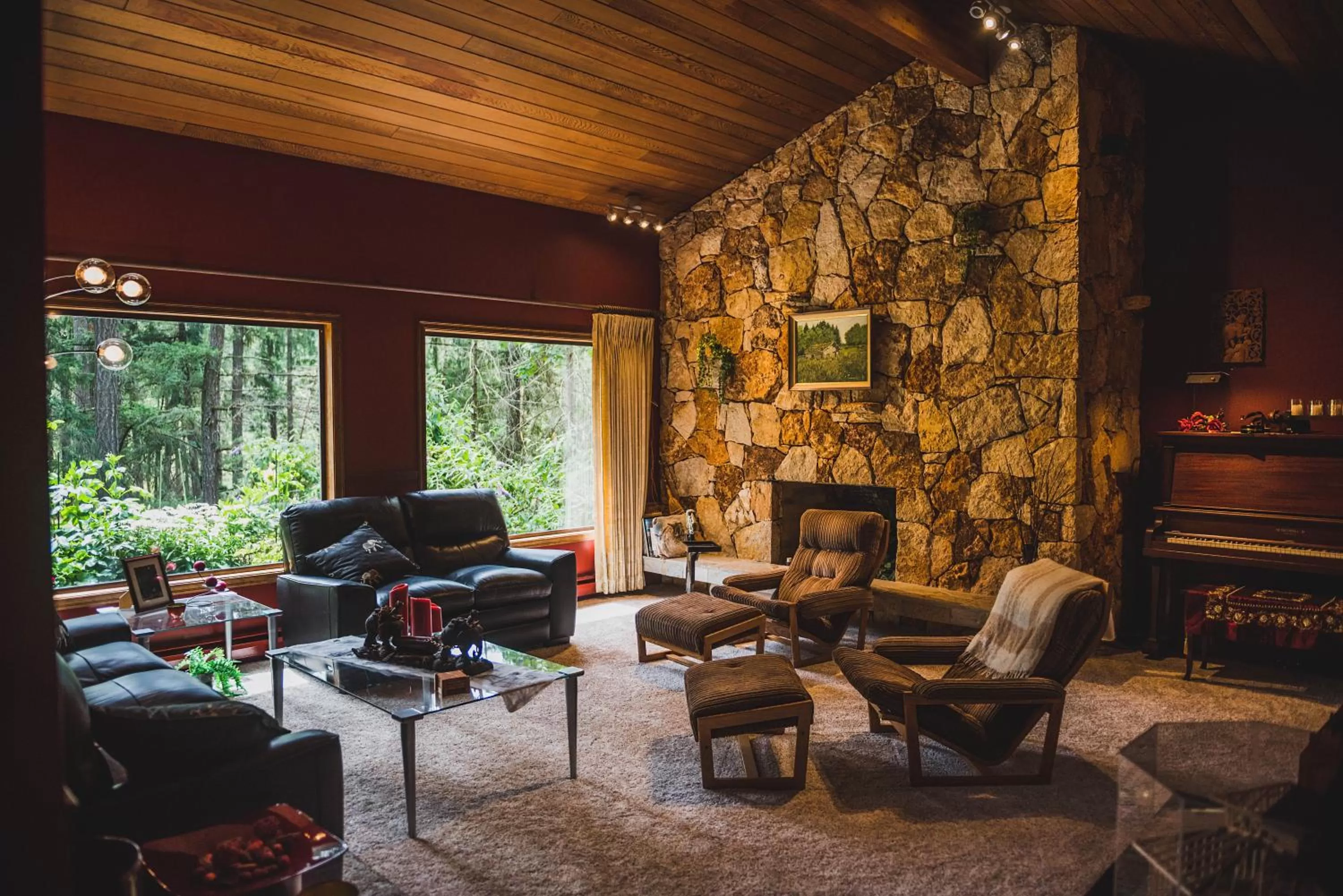 Communal lounge/ TV room in Misty Meadows B and B