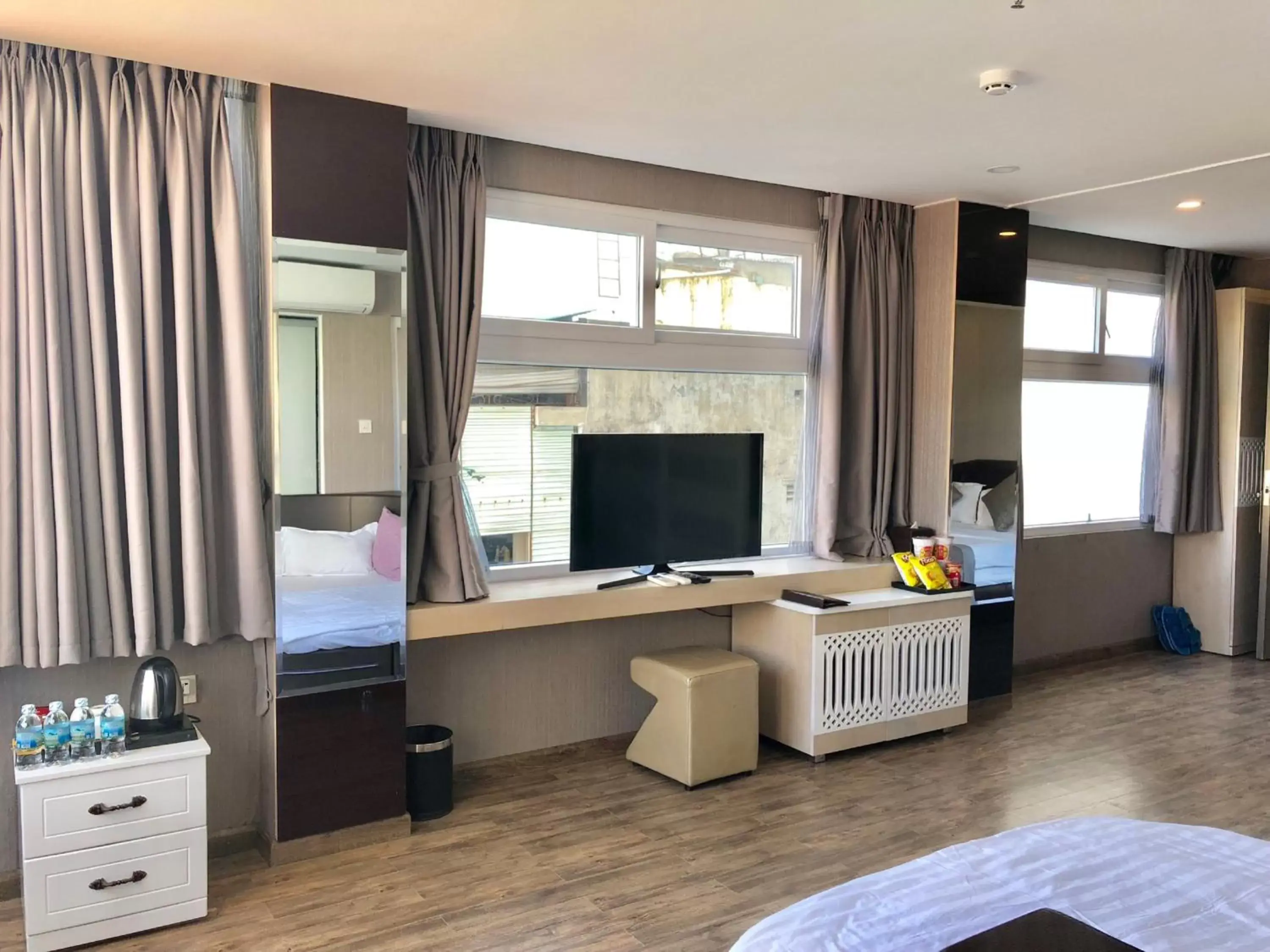 Bedroom, Bed in New Sun Hotel Bedroom, Bed in New Sun Hotel