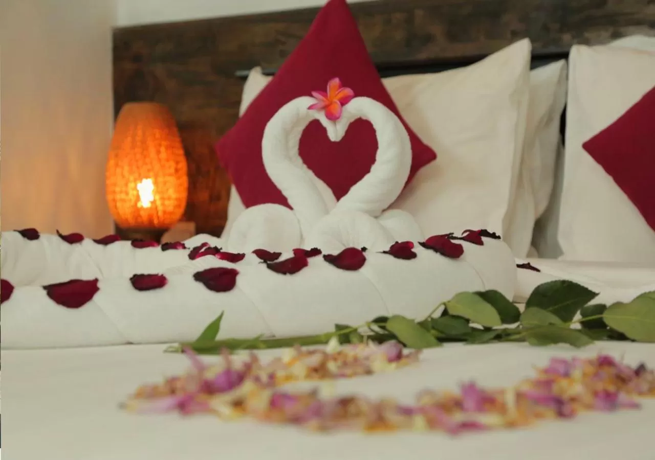 Bed, Food in Ladear Privilege Rooms