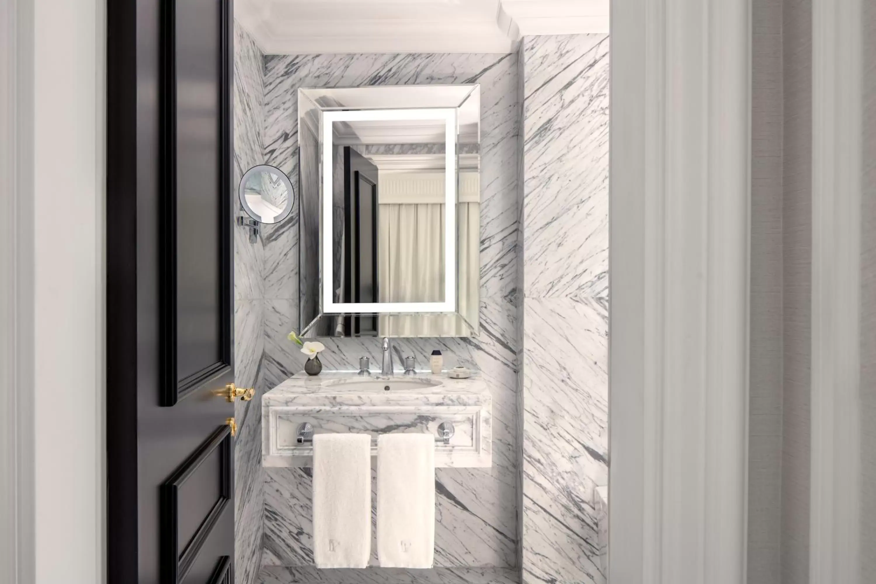 Bathroom in The Plaza Doha, LXR Hotels & Resorts