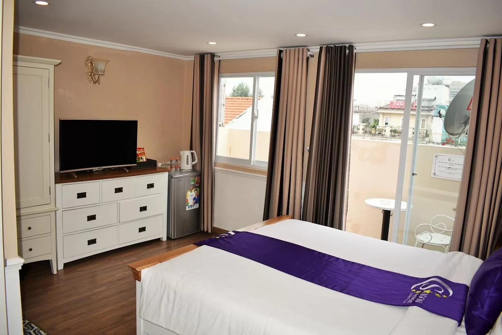 Bed in Saigon By Night Luxury Hotel