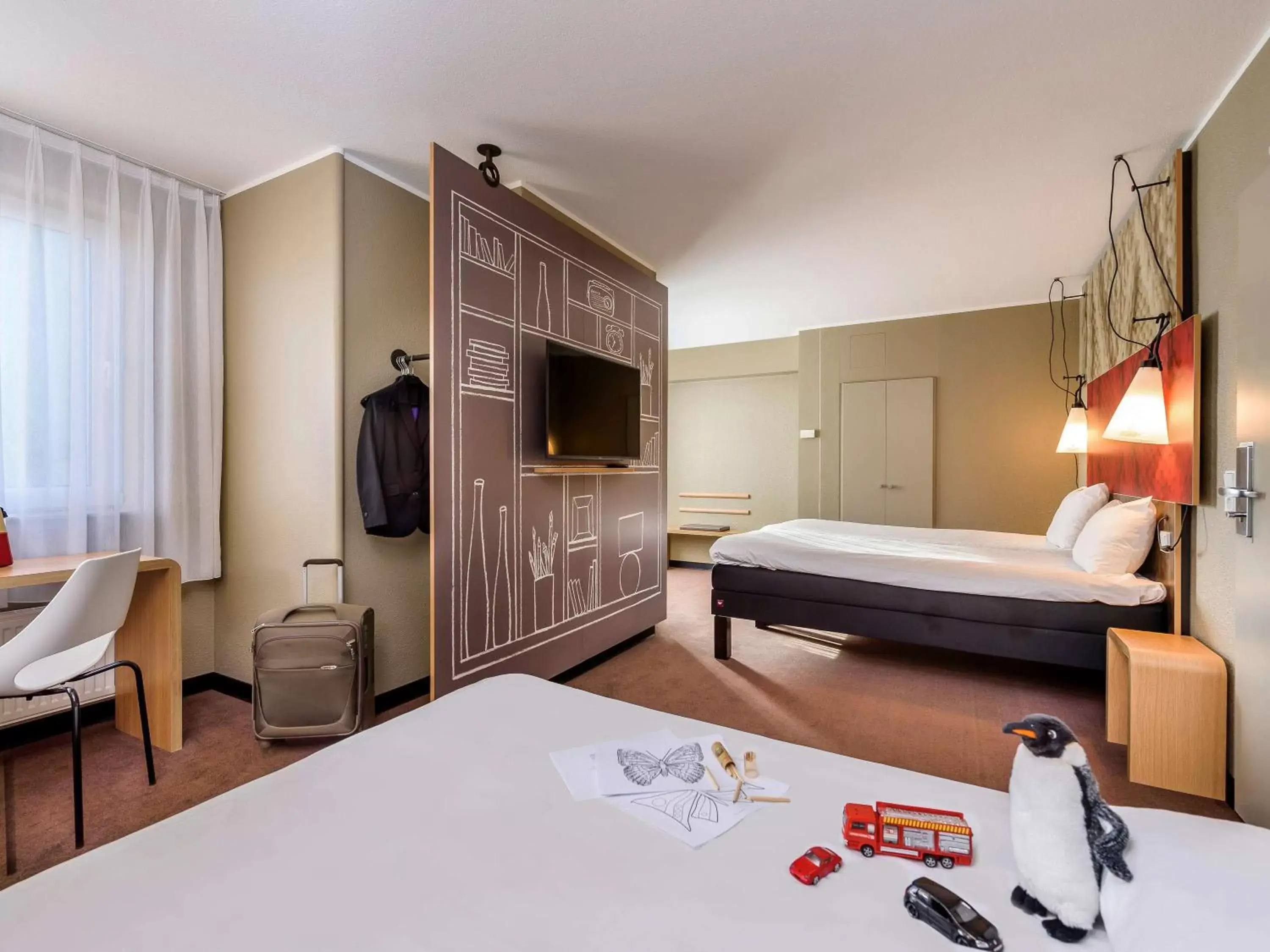 Photo of the whole room, Bed in ibis Frankfurt Centrum