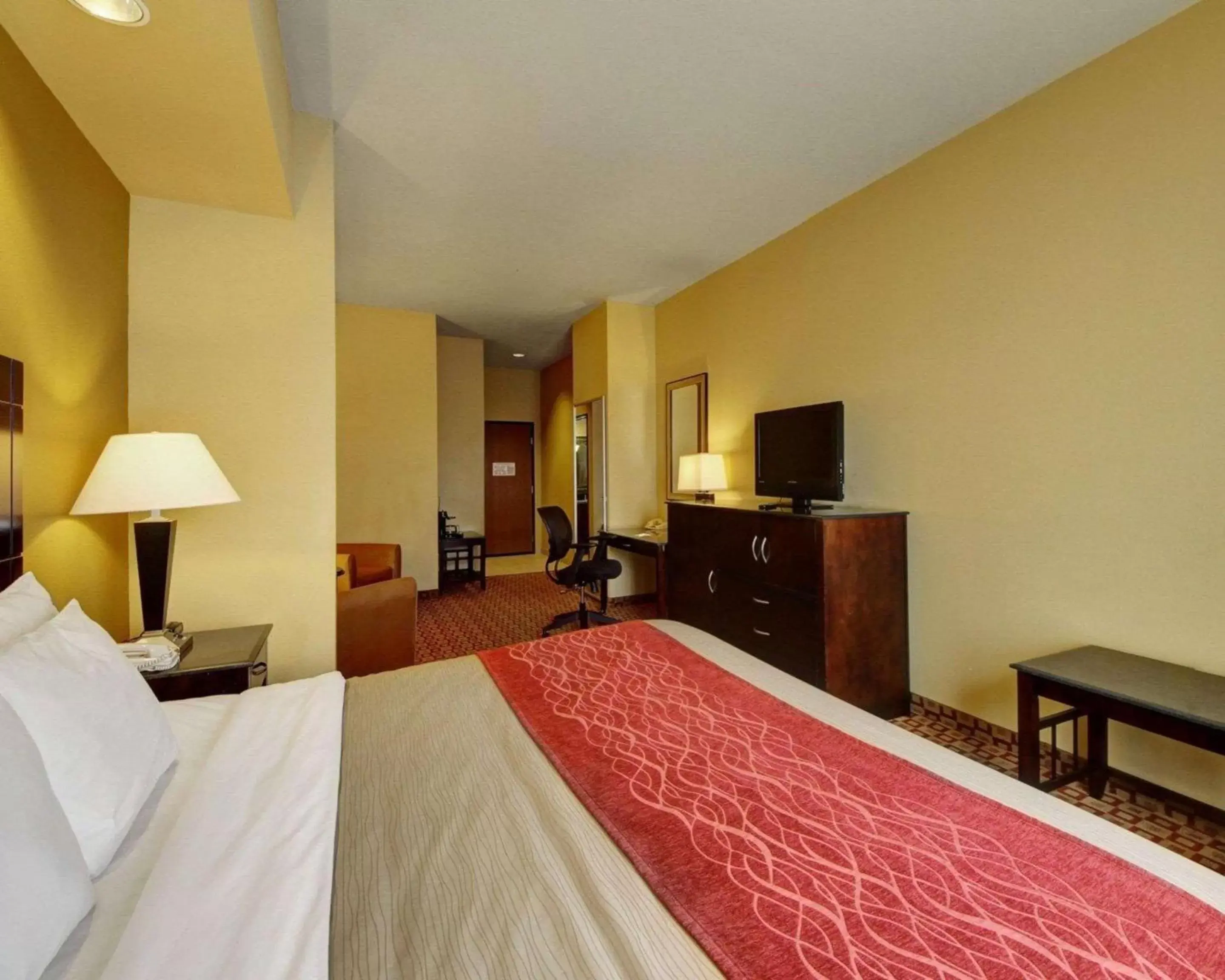 Photo of the whole room, Bed in Comfort Inn & Suites Donna near I-2