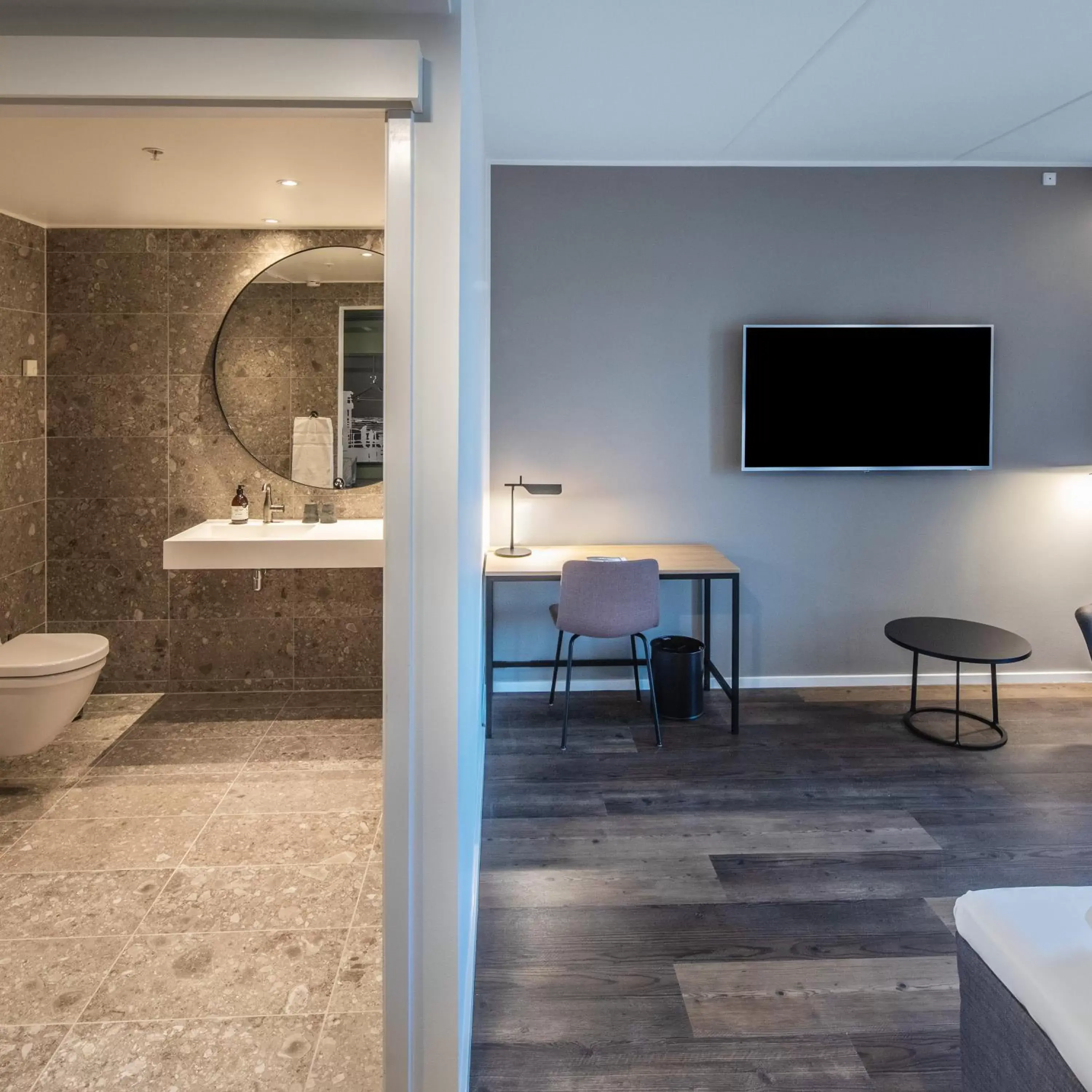 Bathroom, TV/Entertainment Center in Comwell Copenhagen Portside Dolce by Wyndham