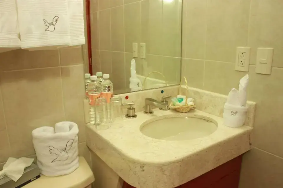 Bathroom in Hotel de la Paz