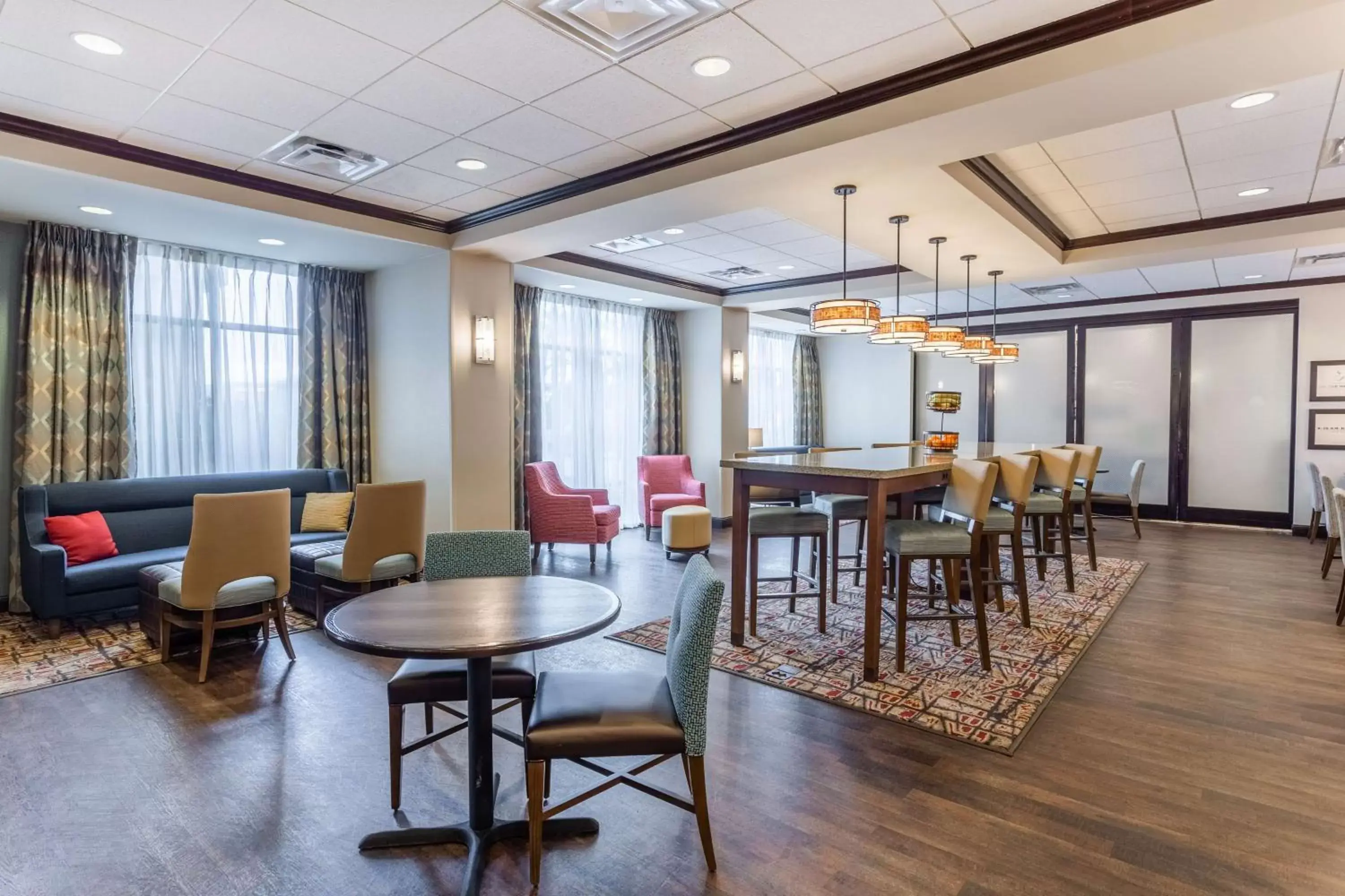 Lobby or reception, Restaurant/Places to Eat in Hampton Inn Minneapolis/Shakopee