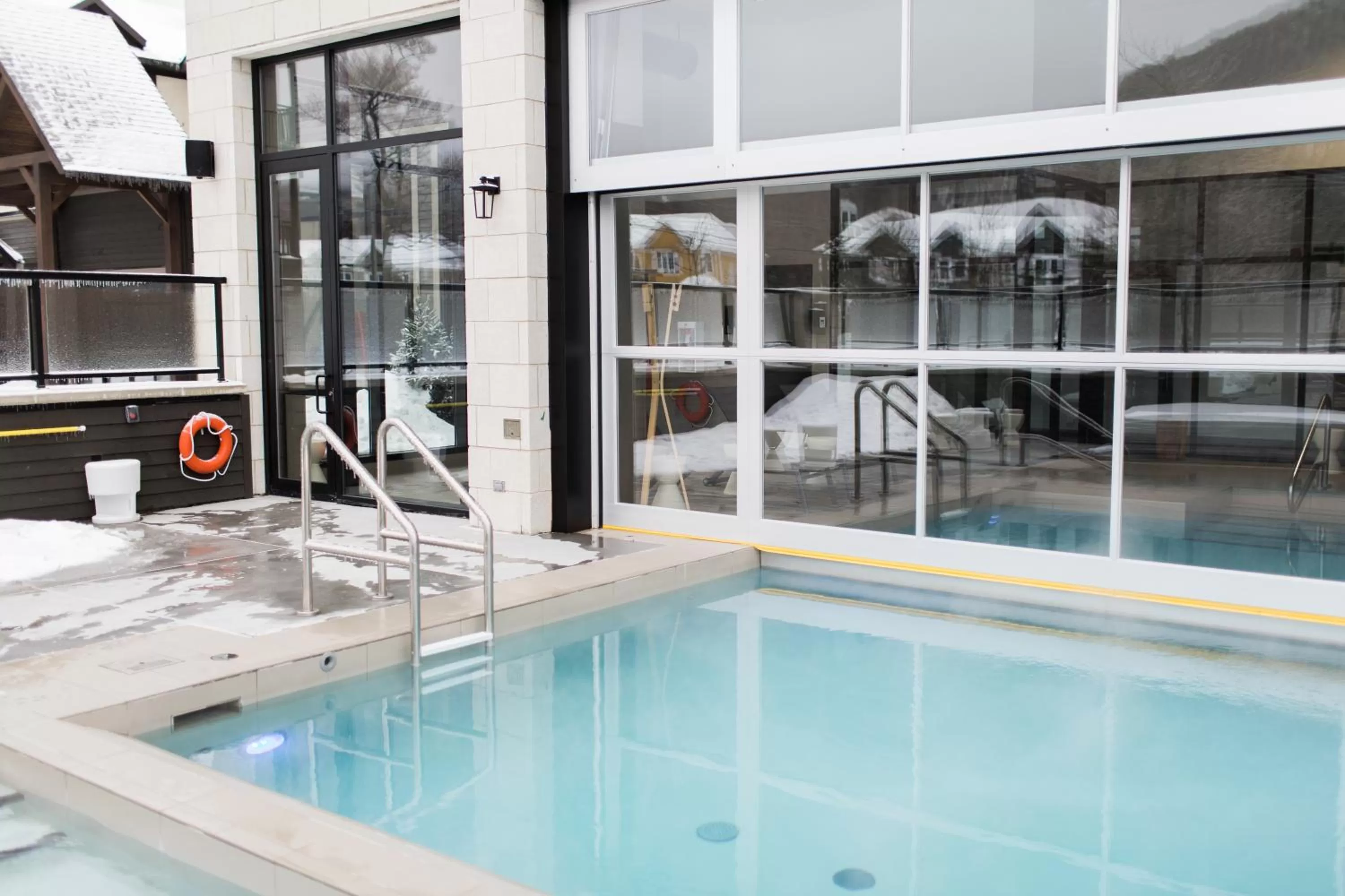 Swimming pool in Espace 4 Saisons