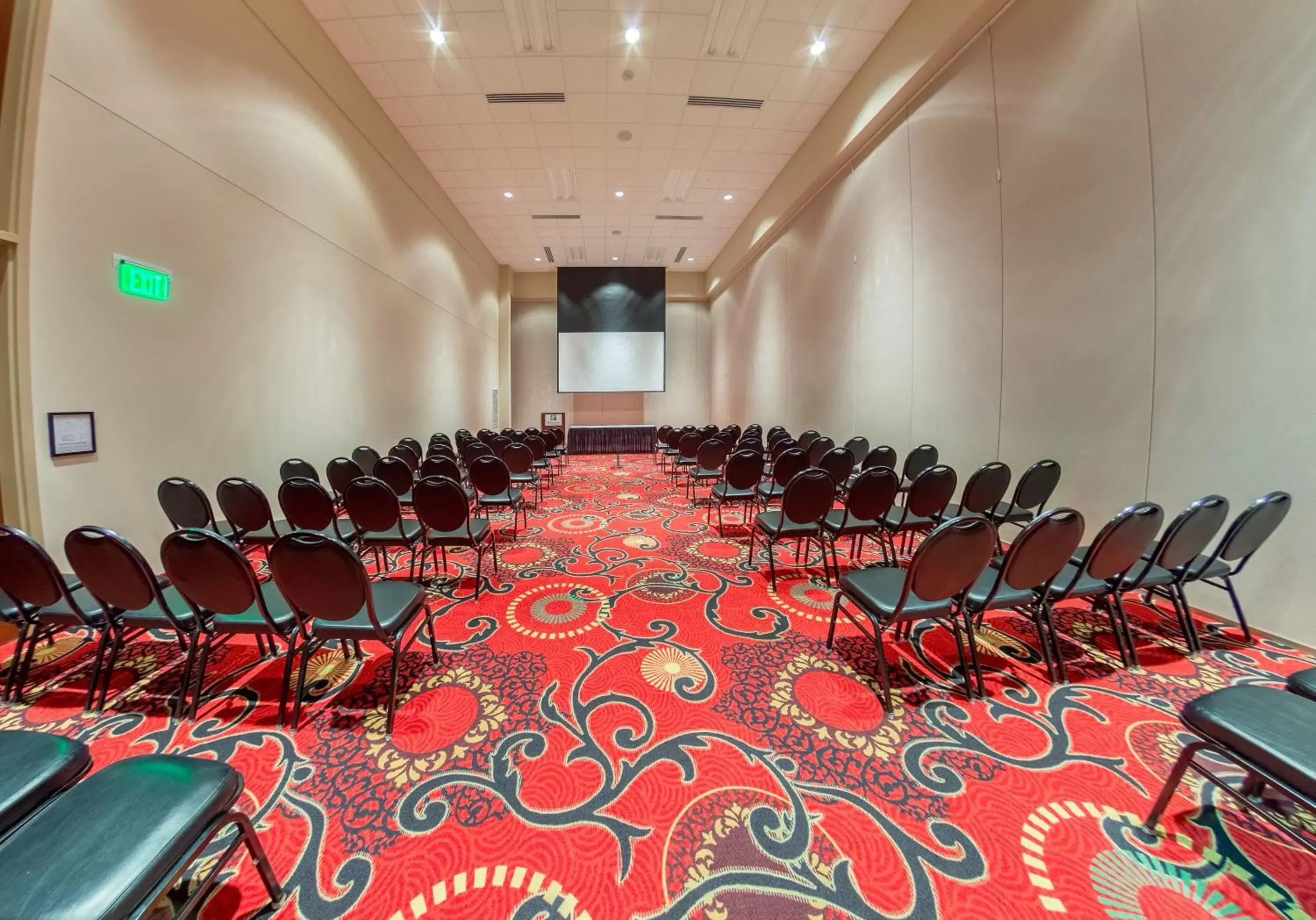 Meeting/conference room in Holiday Inn Des Moines-Airport Conference Center, an IHG Hotel