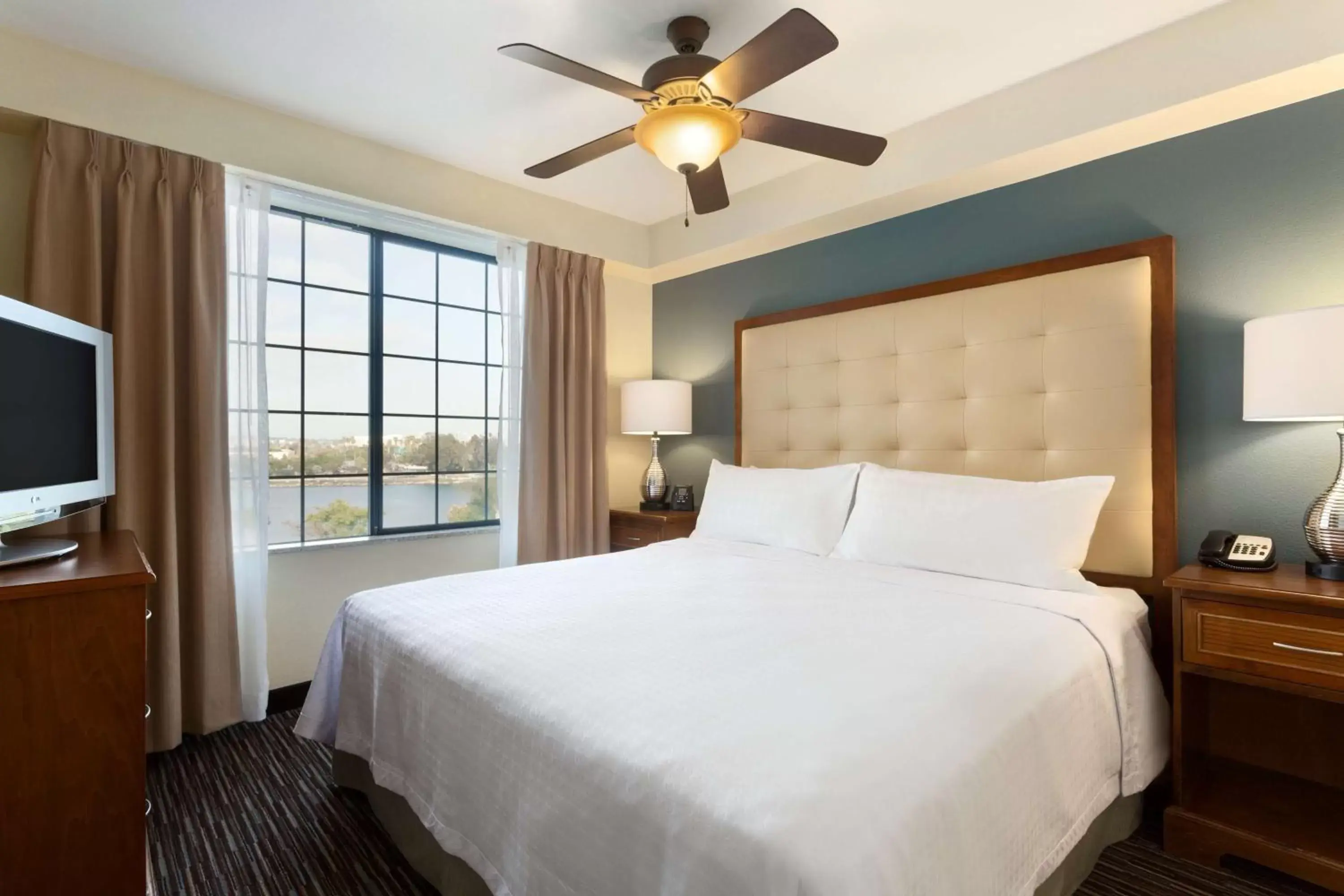 Photo of the whole room, Bed in Homewood Suites by Hilton San Diego Airport-Liberty Station