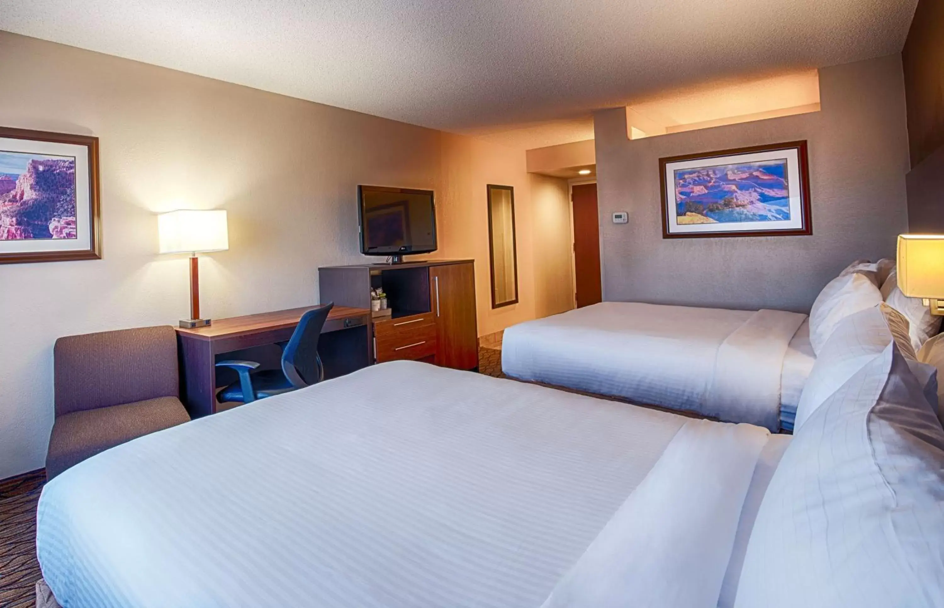 Photo of the whole room, Bed in Holiday Inn Express Grand Canyon, an IHG Hotel