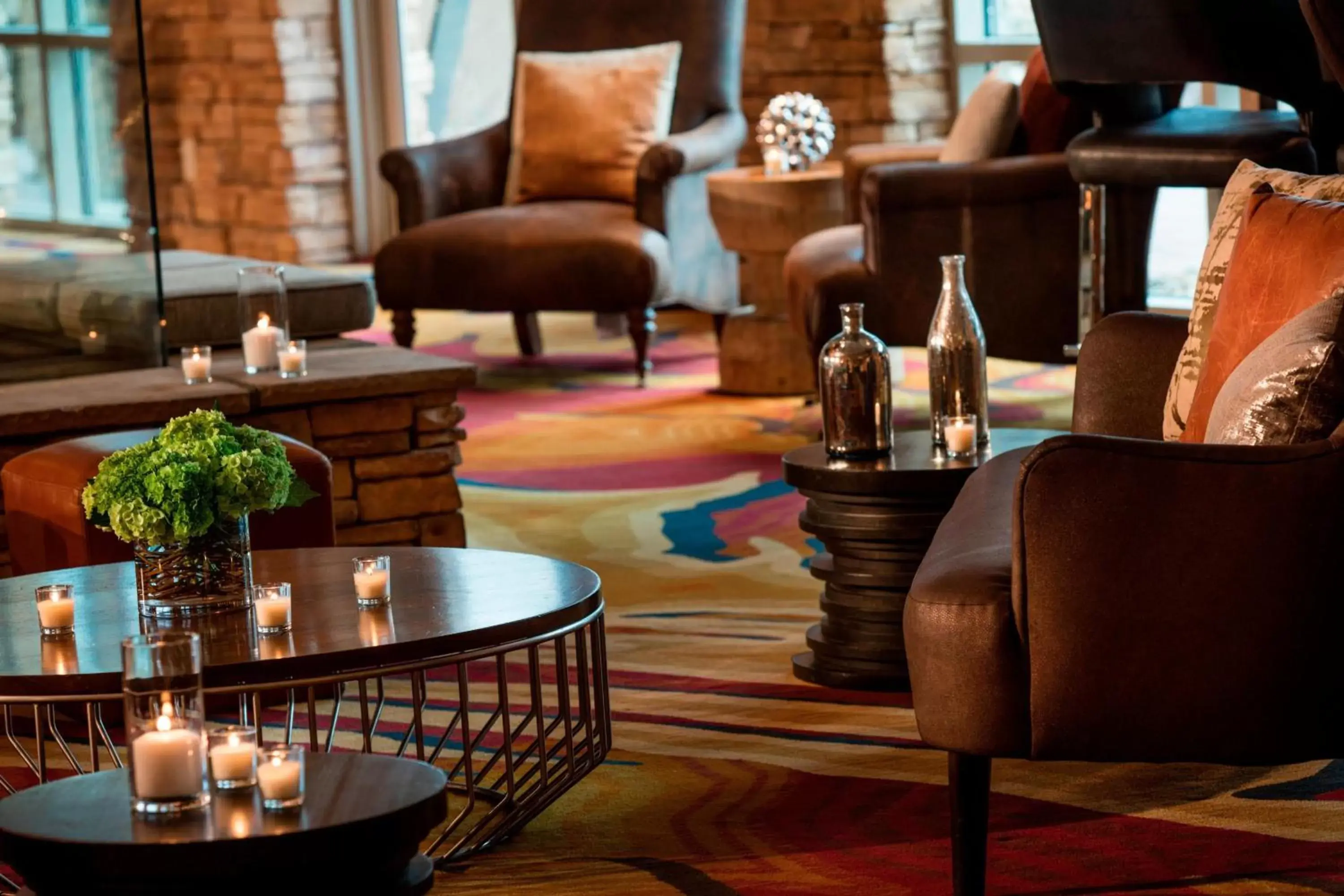 Lounge or bar in Renaissance Boulder Flatiron Hotel