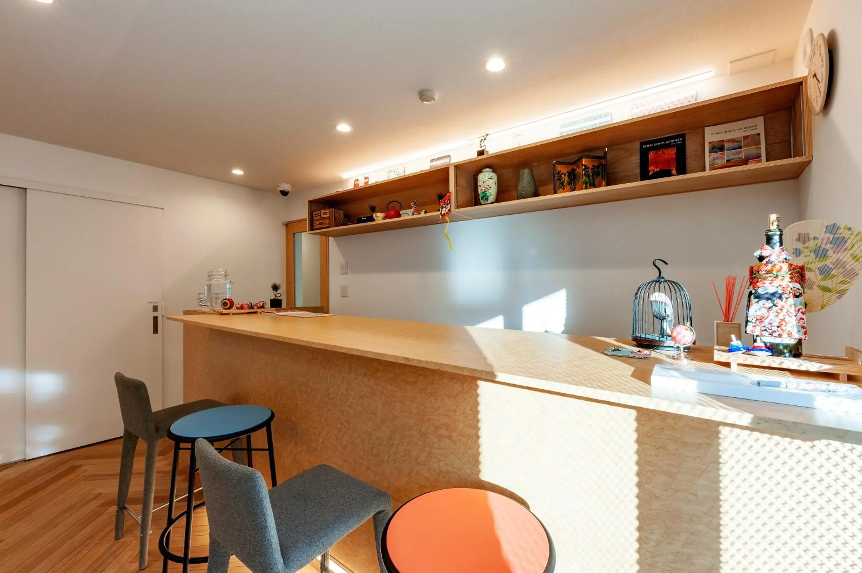 Lobby or reception, Lounge/Bar in plat hostel keikyu haneda home