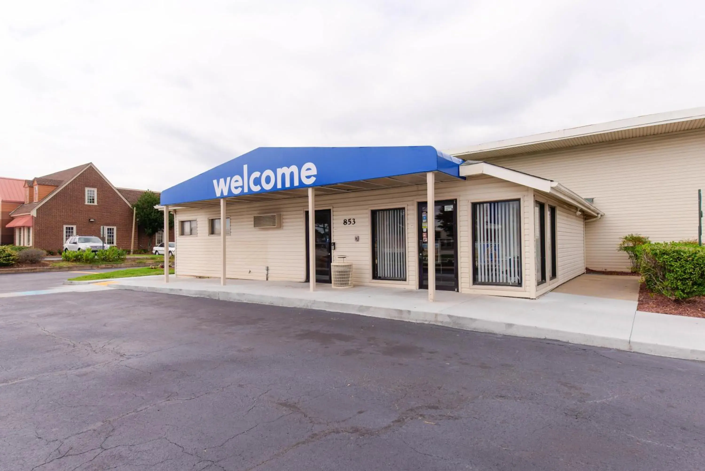 Property Building in Motel 6-Norfolk, VA