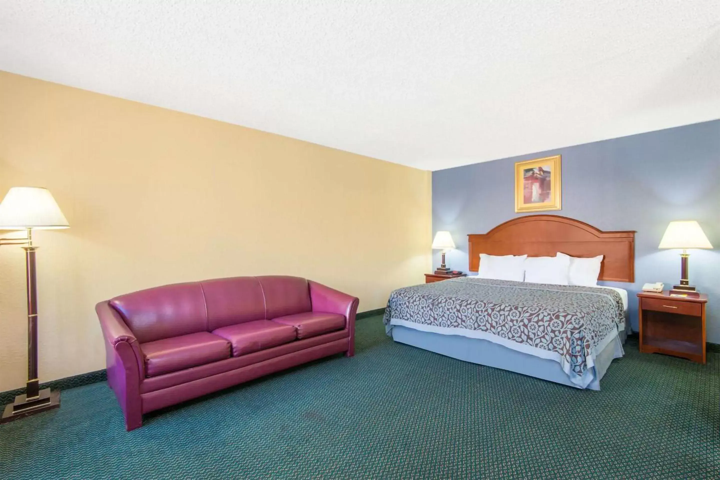 Bed in Blue Way Inn & Suites Wichita East