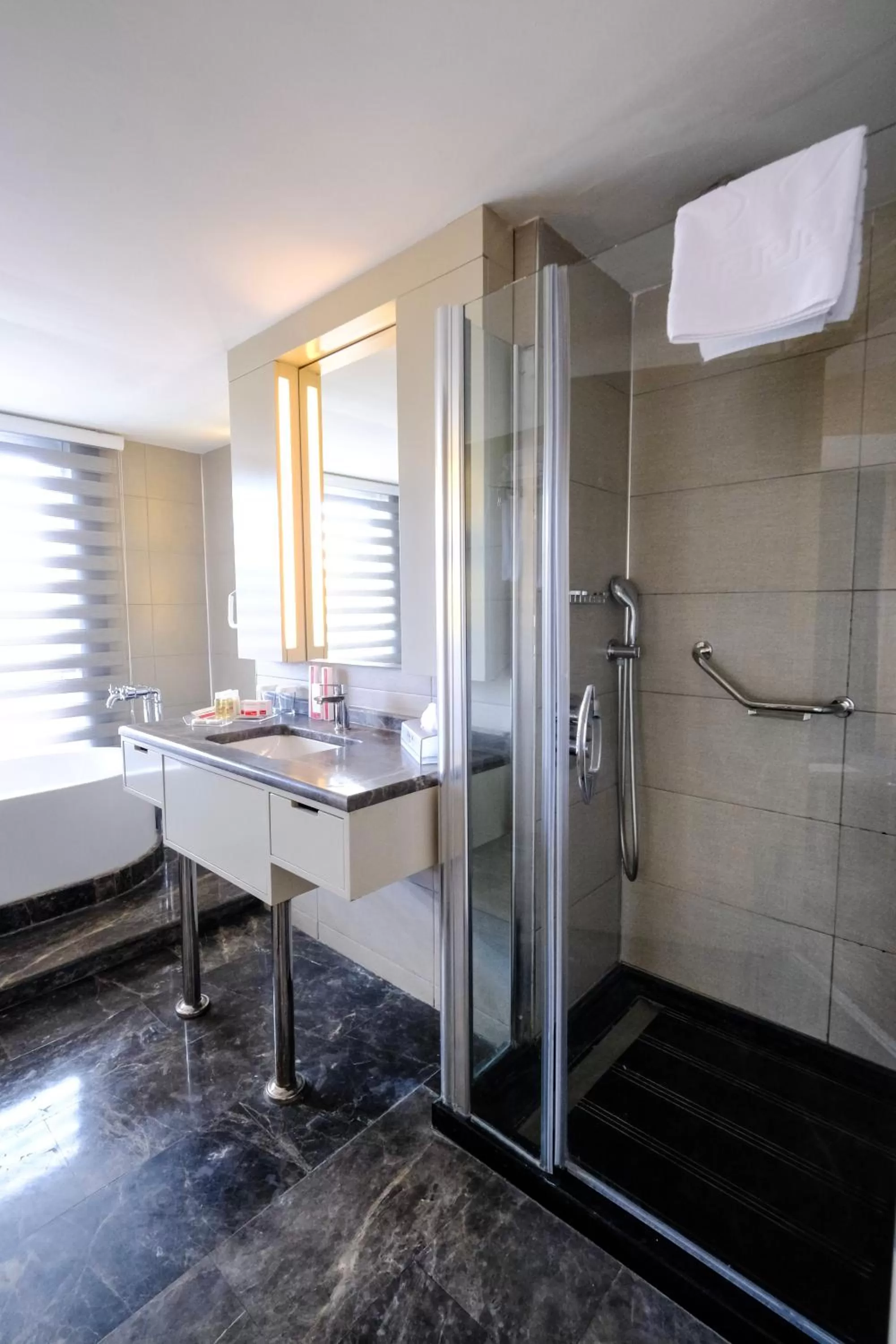 Shower in Ramada Plaza By Wyndham Izmir