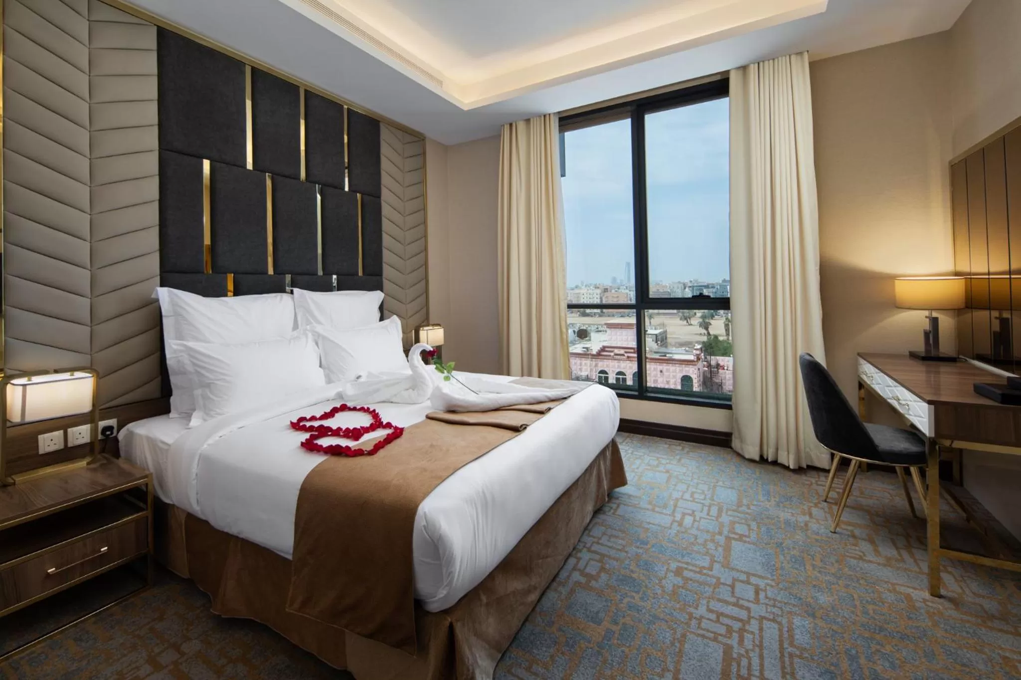 Bedroom, Bed in Gladiolus Hotel