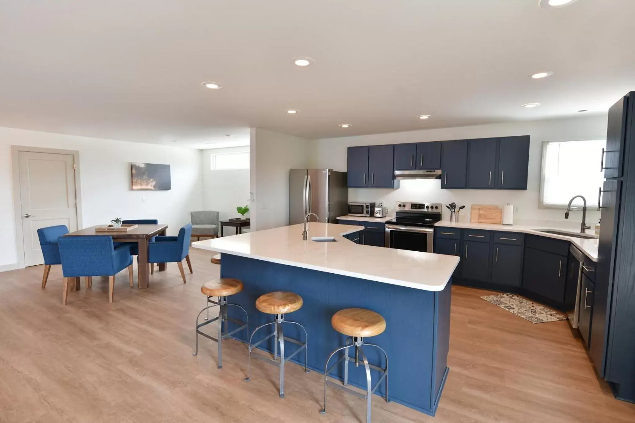 Photo of the whole room, Kitchen/Kitchenette in Holiday Inn Express Wisconsin Dells, an IHG Hotel