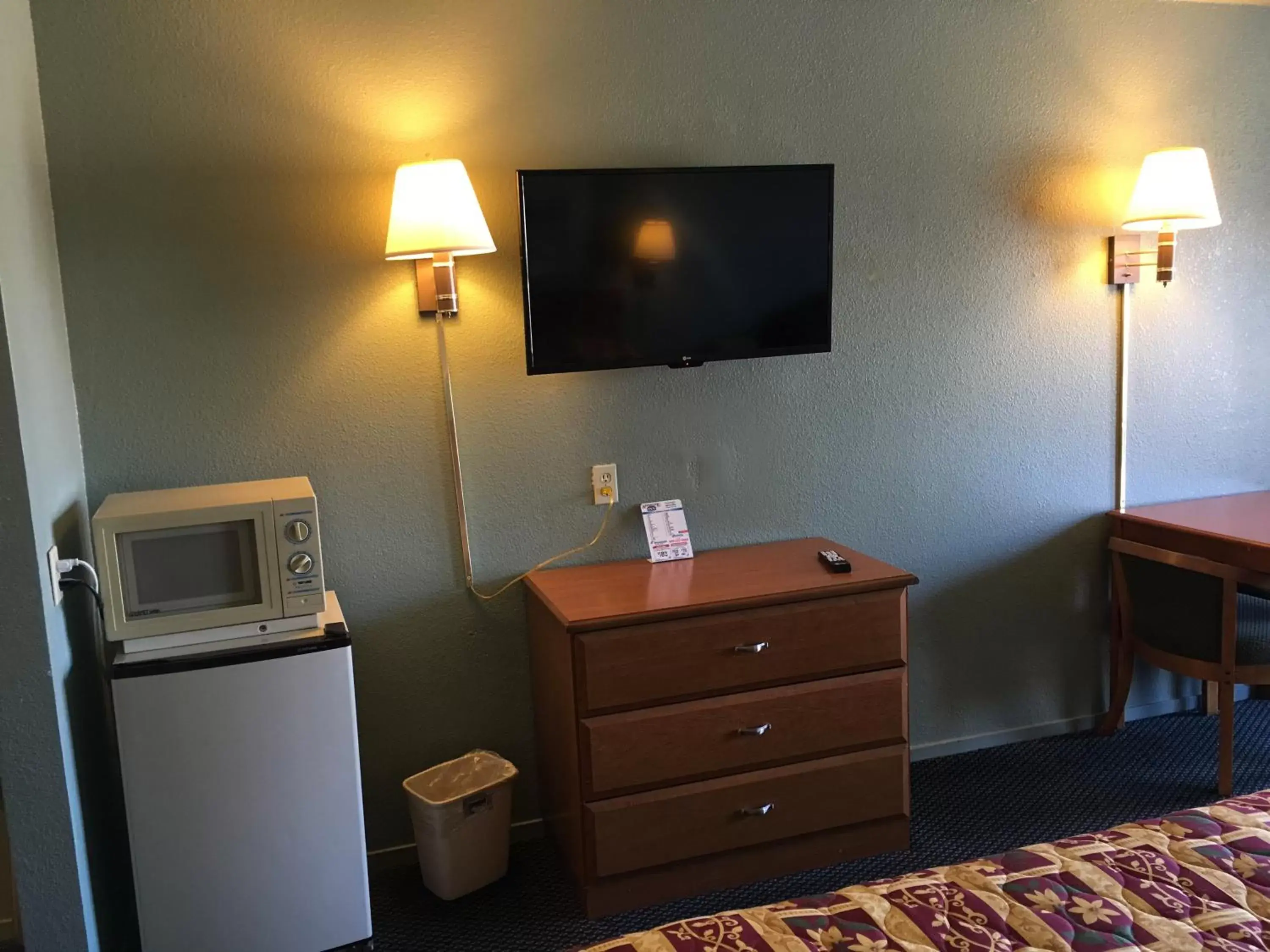 TV and multimedia in Applegate Inn TV and multimedia in Applegate Inn