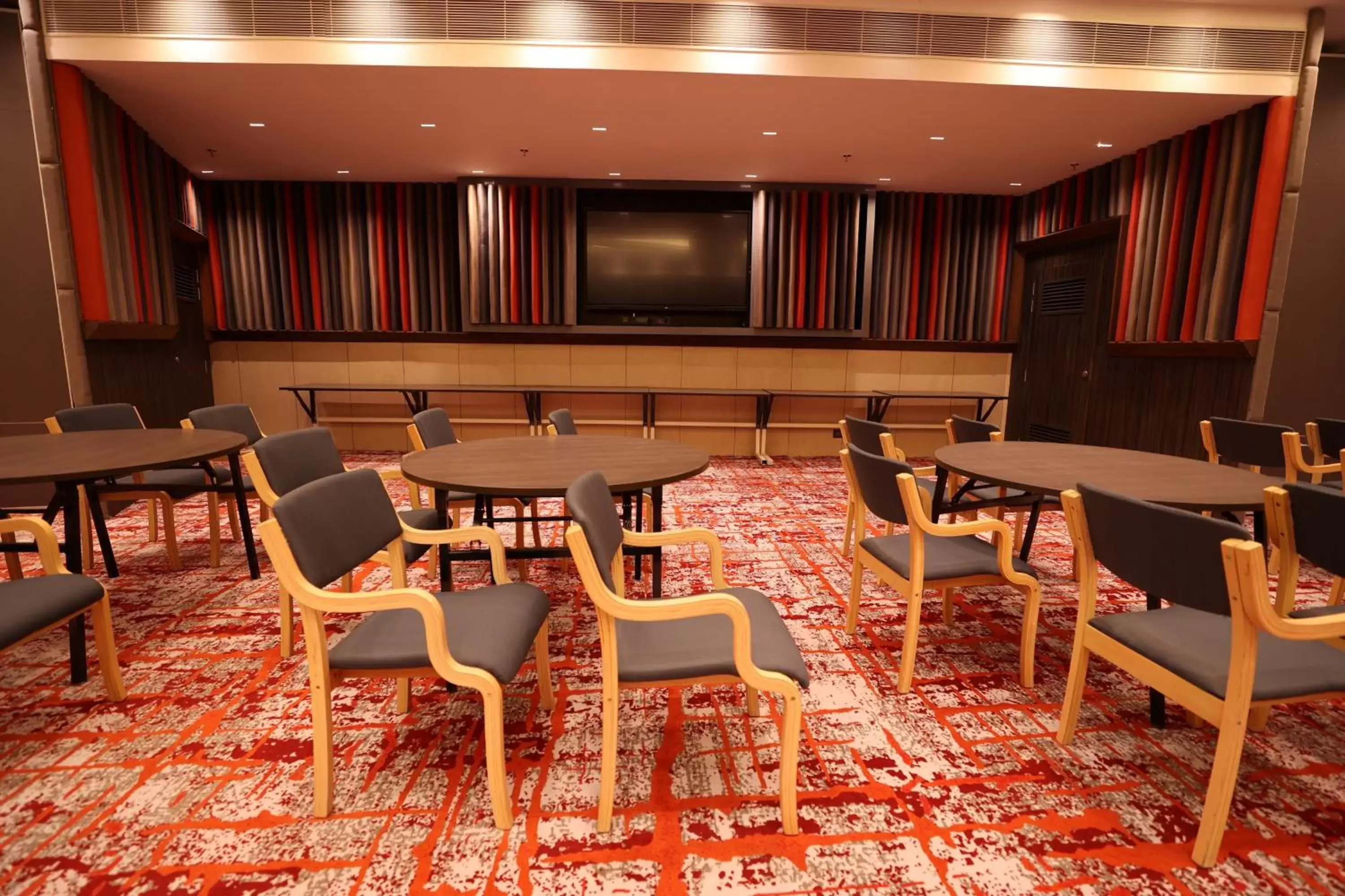 Meeting/conference room in Holiday Inn Express & Suites Jaipur Gopalpura