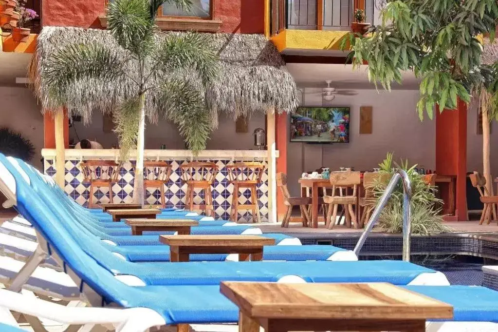 Swimming pool, Restaurant/Places to Eat in El Pueblito de Sayulita