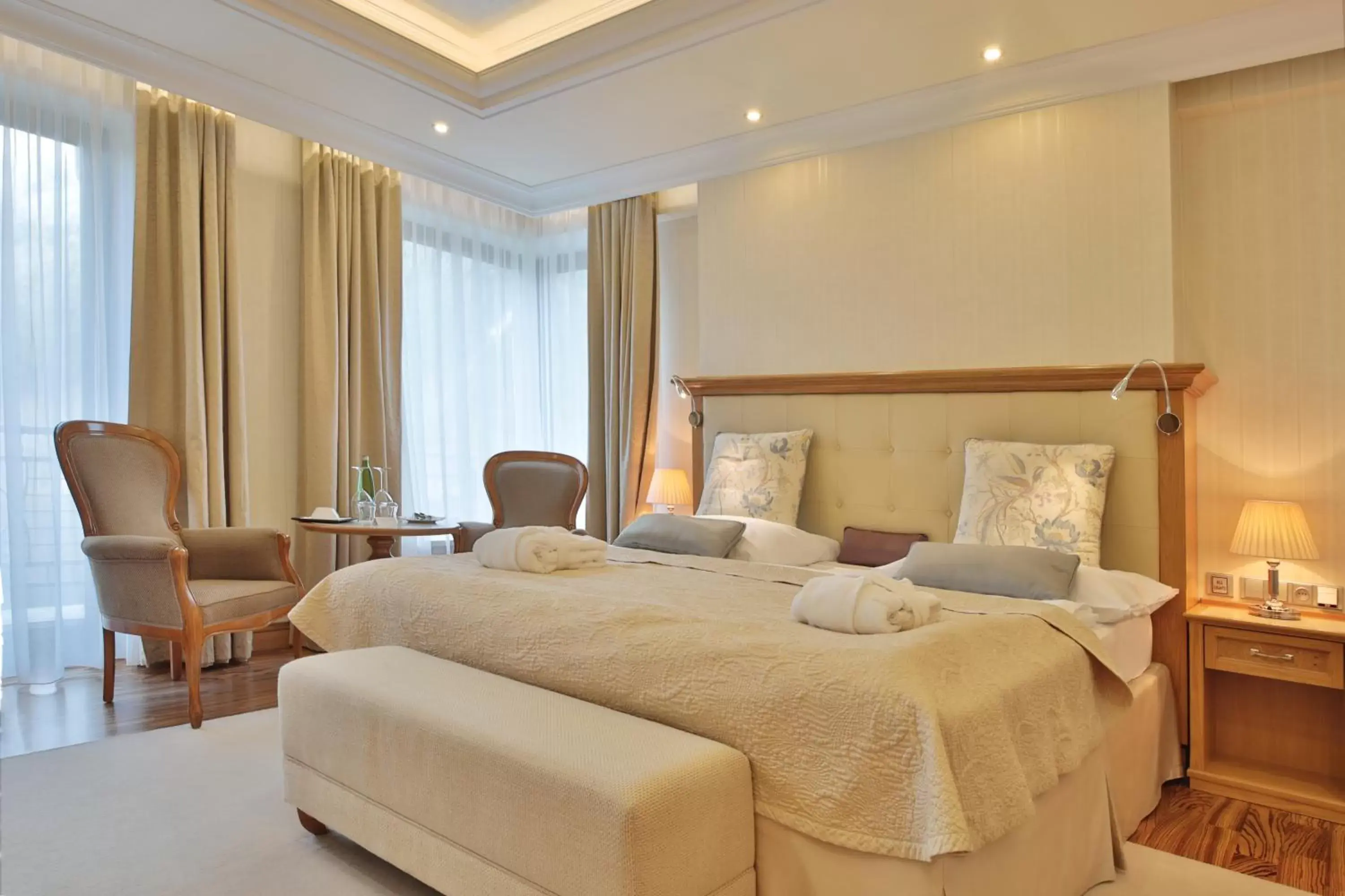 Bedroom, Bed in Retro Riverside Wellness Resort Bedroom, Bed in Retro Riverside Wellness Resort