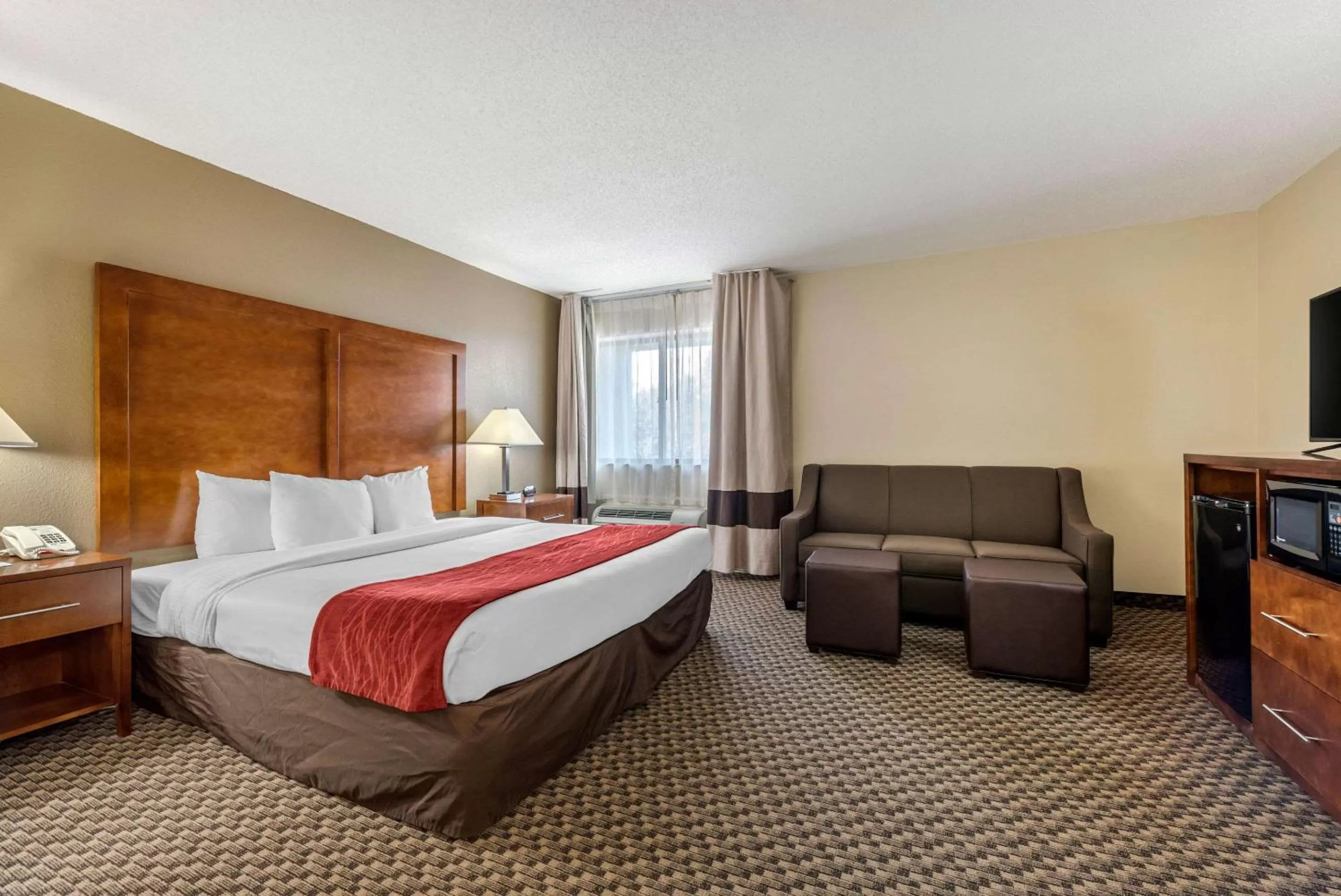 Photo of the whole room, Bed in Comfort Inn Indianapolis South