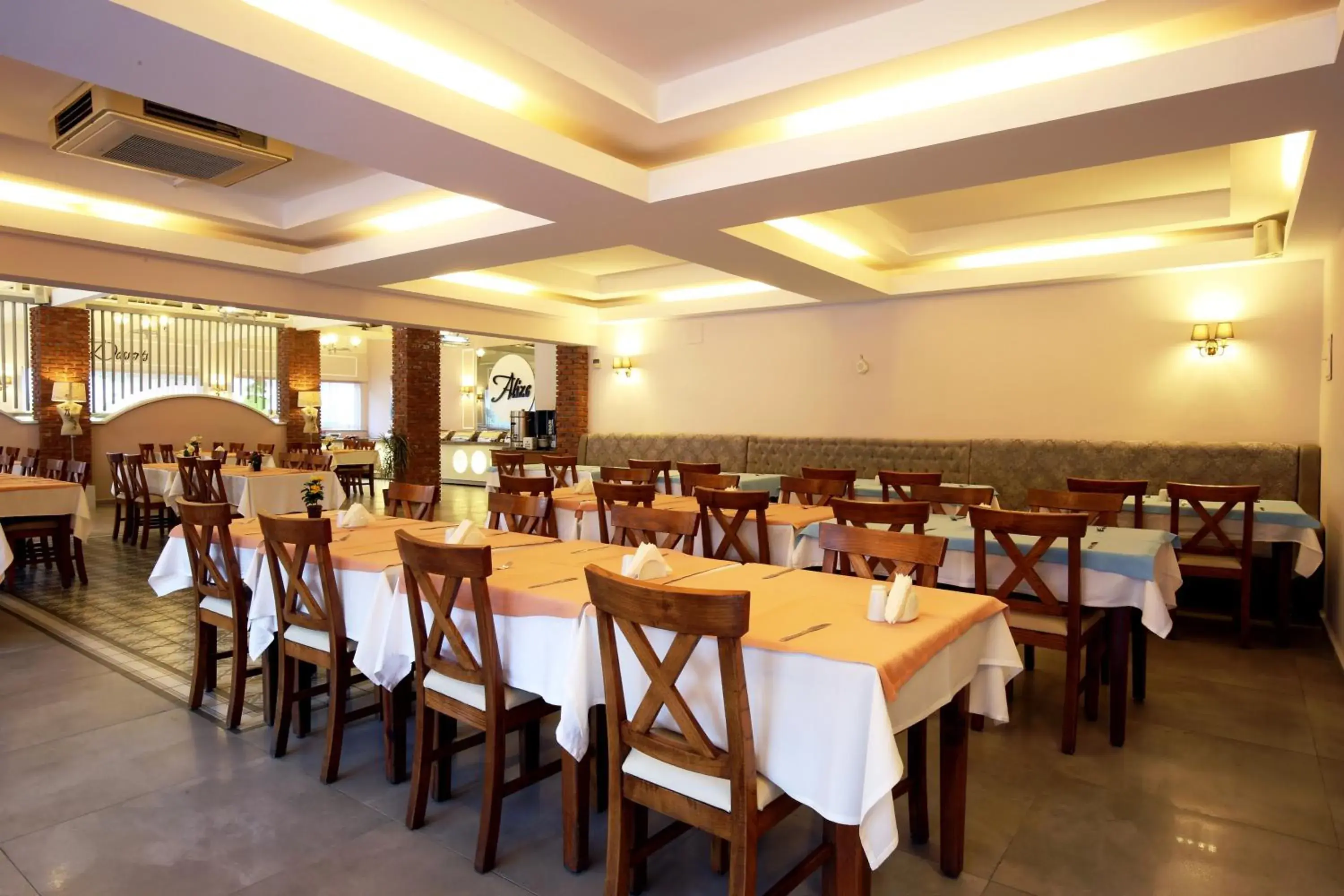 Restaurant/Places to Eat in Alize Hotel