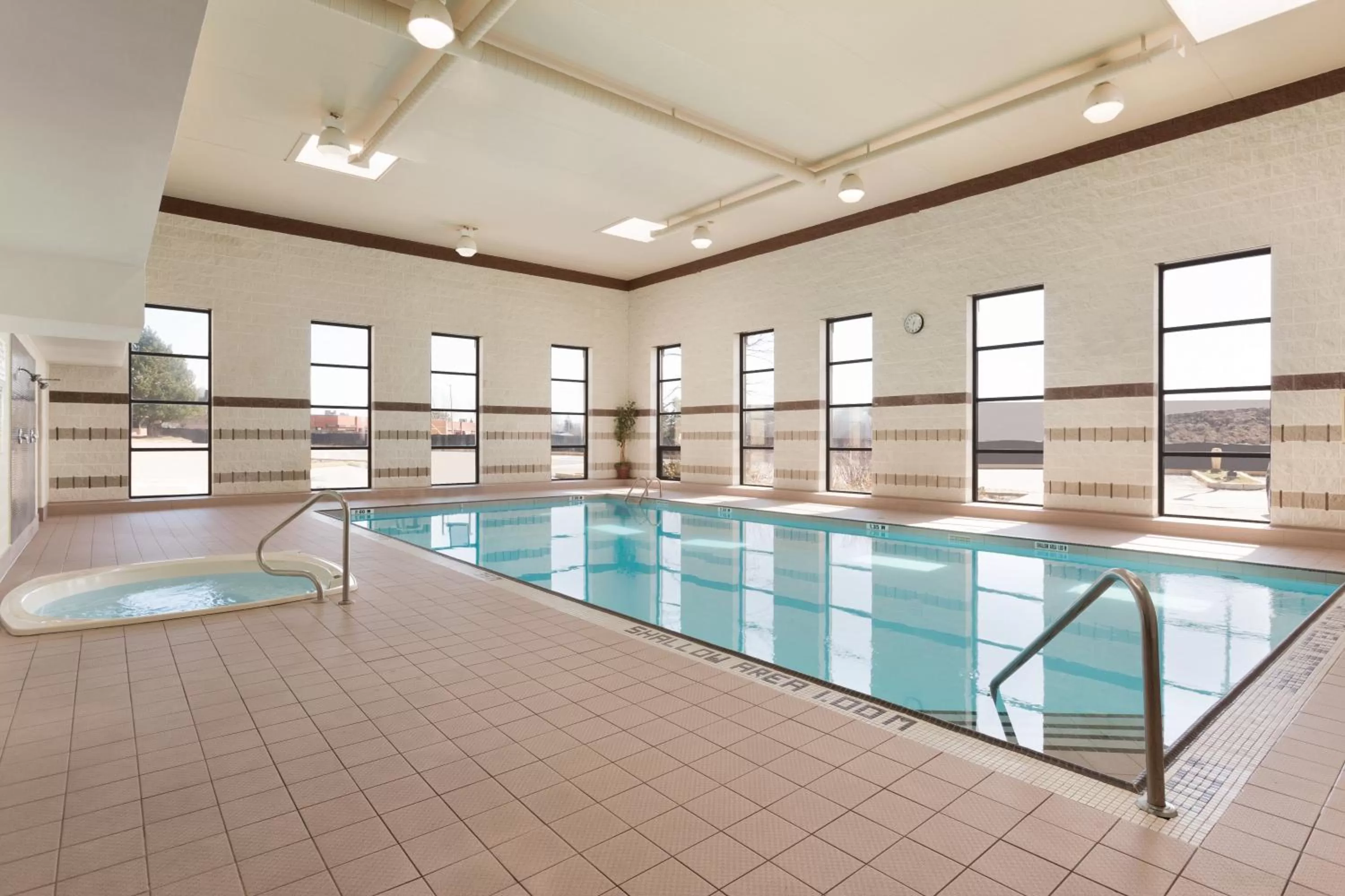 Swimming pool in Park Inn by Radisson Toronto-Markham