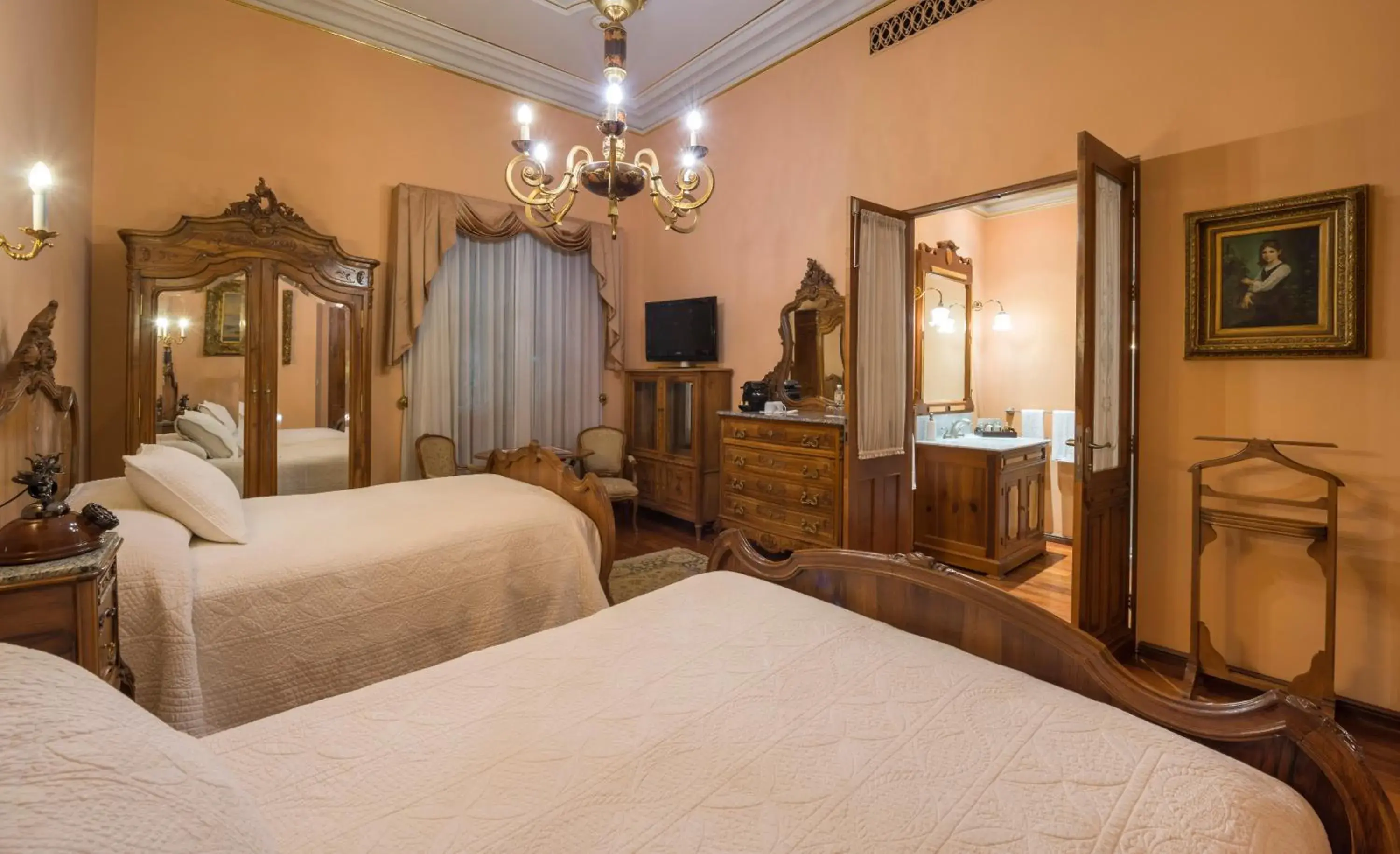Photo of the whole room, Bed in Hotel Museo Palacio de San Agustin