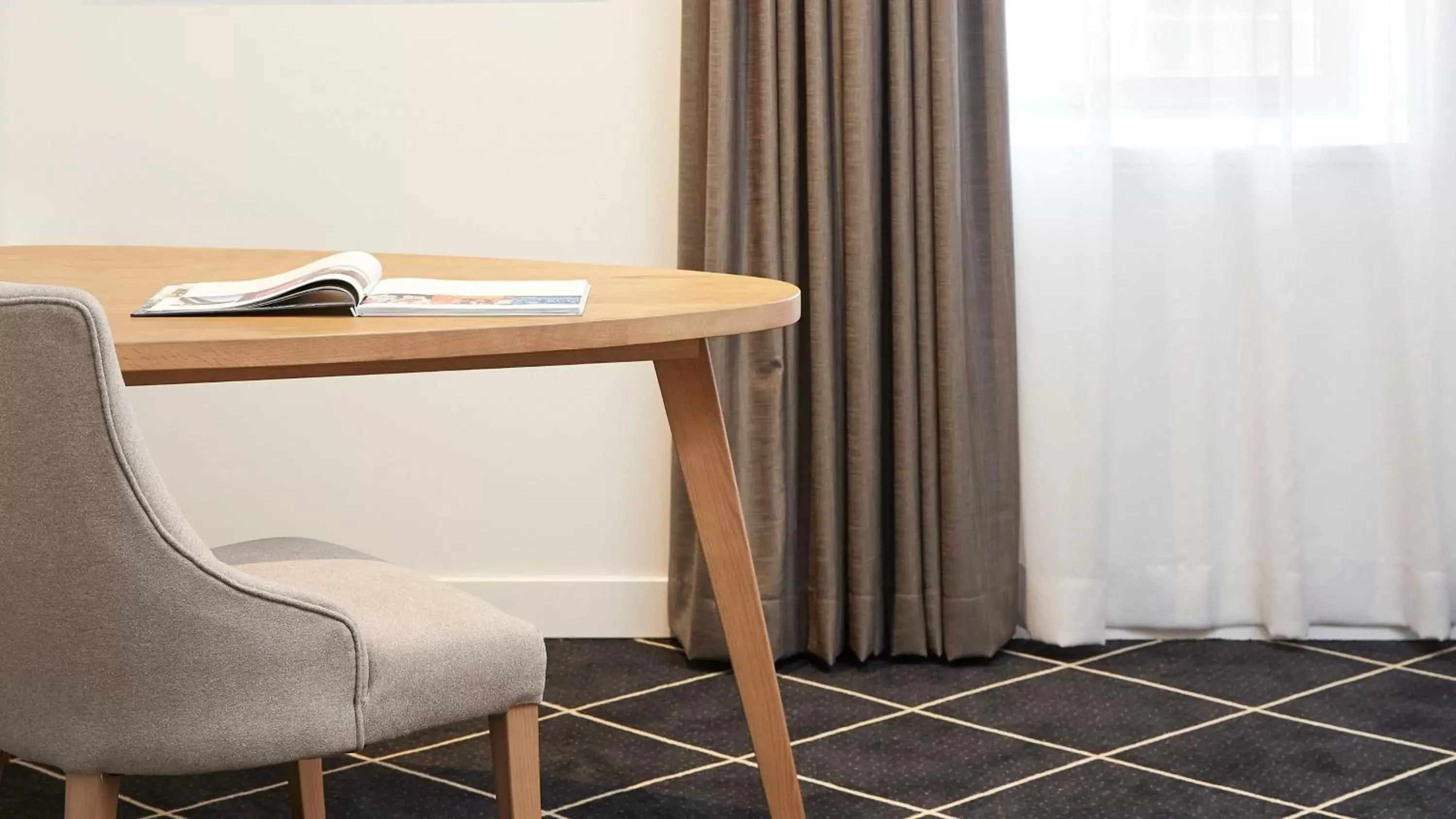 Photo of the whole room, Seating Area in Holiday Inn Darling Harbour, an IHG Hotel