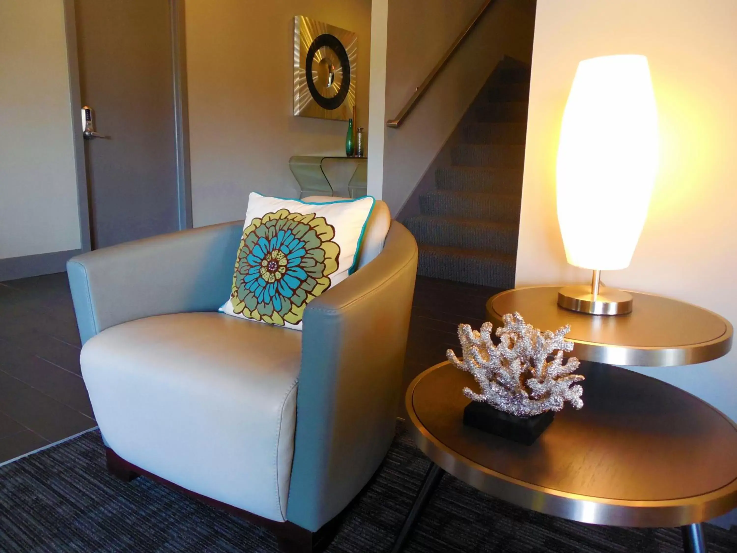 Lobby or reception, Seating Area in Eastland Suites Hotel & Conference Center