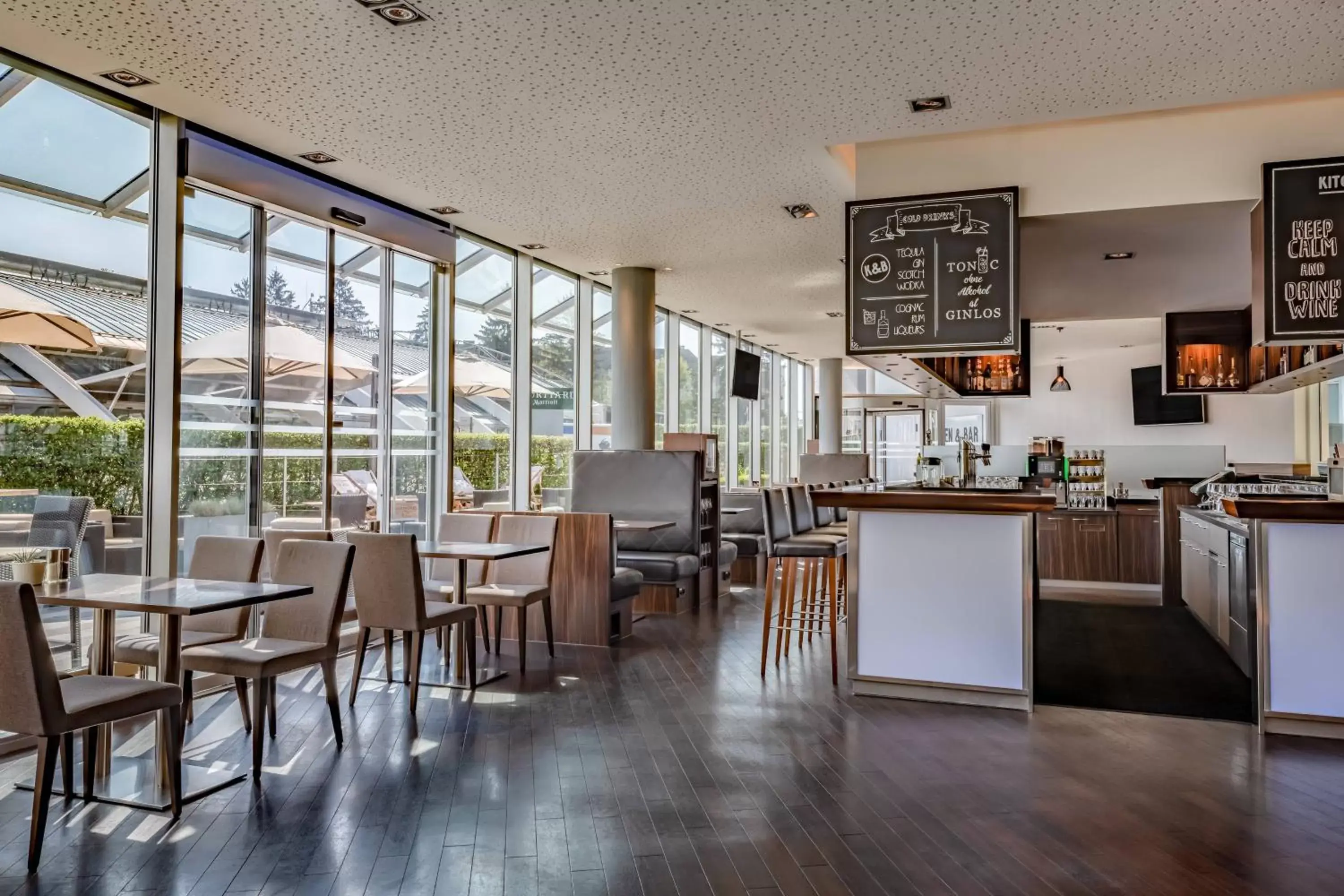 Kitchen or kitchenette, Restaurant/Places to Eat in Courtyard by Marriott Linz