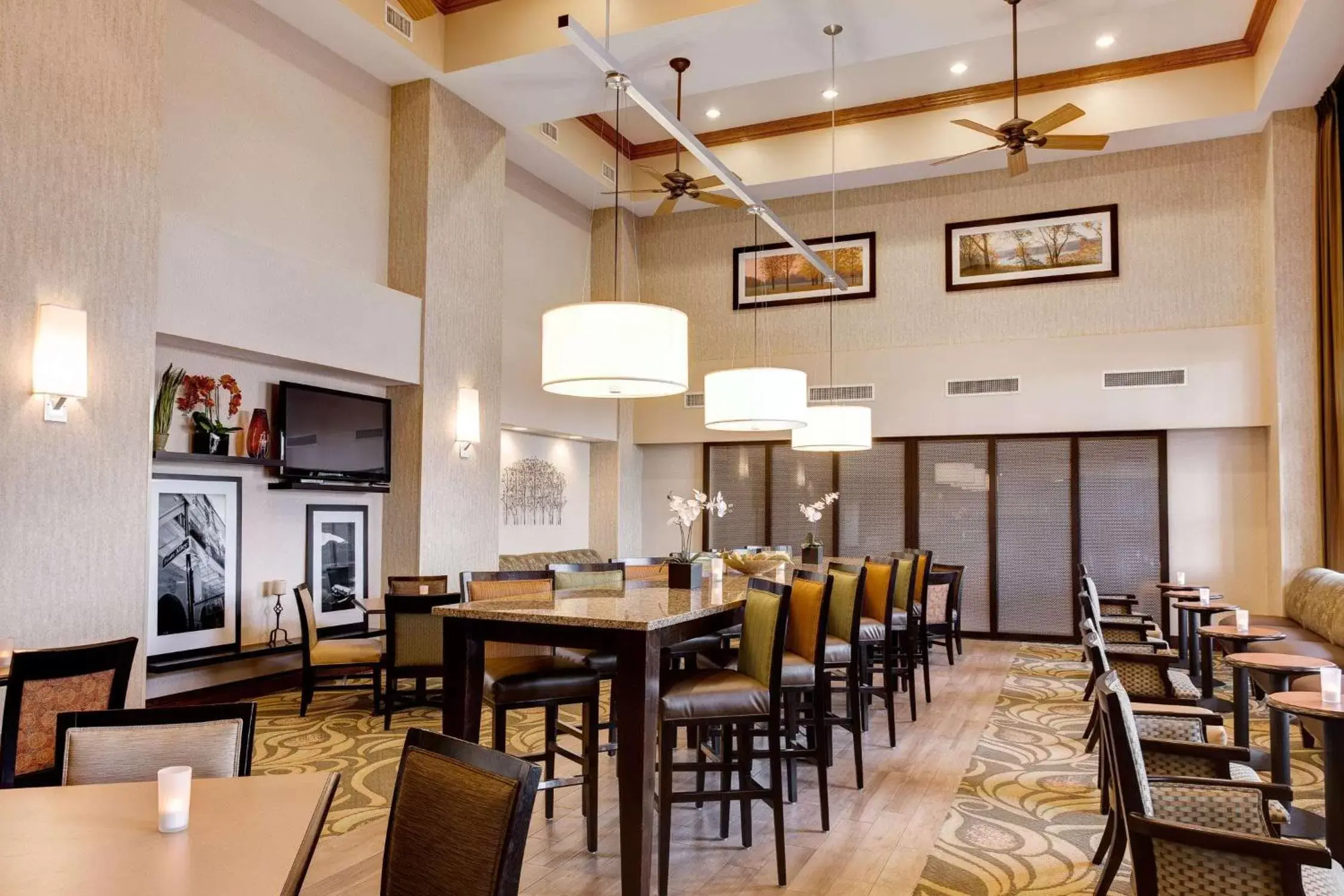Dining area, Restaurant/Places to Eat in Hampton Inn & Suites Addison