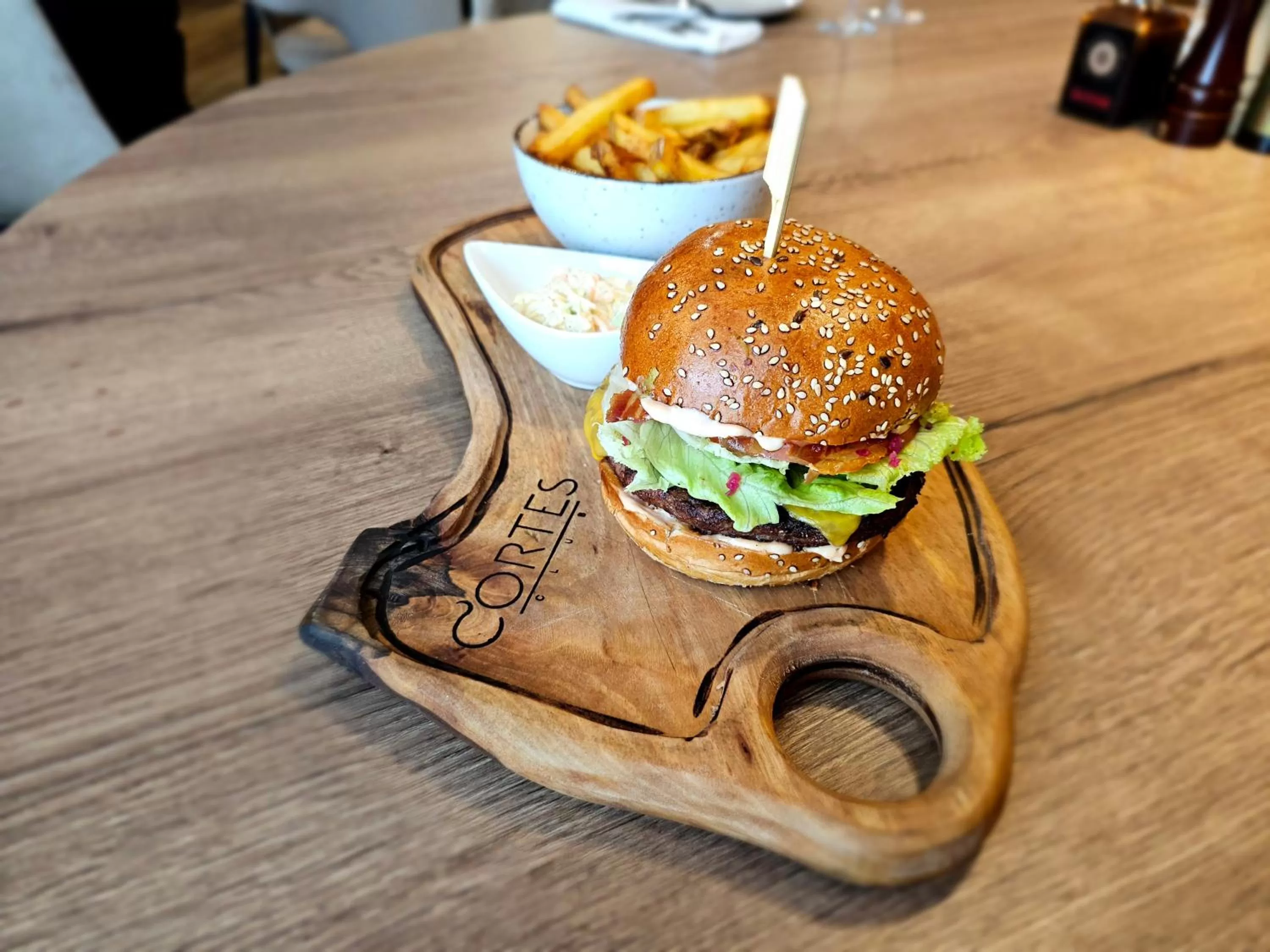 Restaurant/places to eat in Hotel Aristos