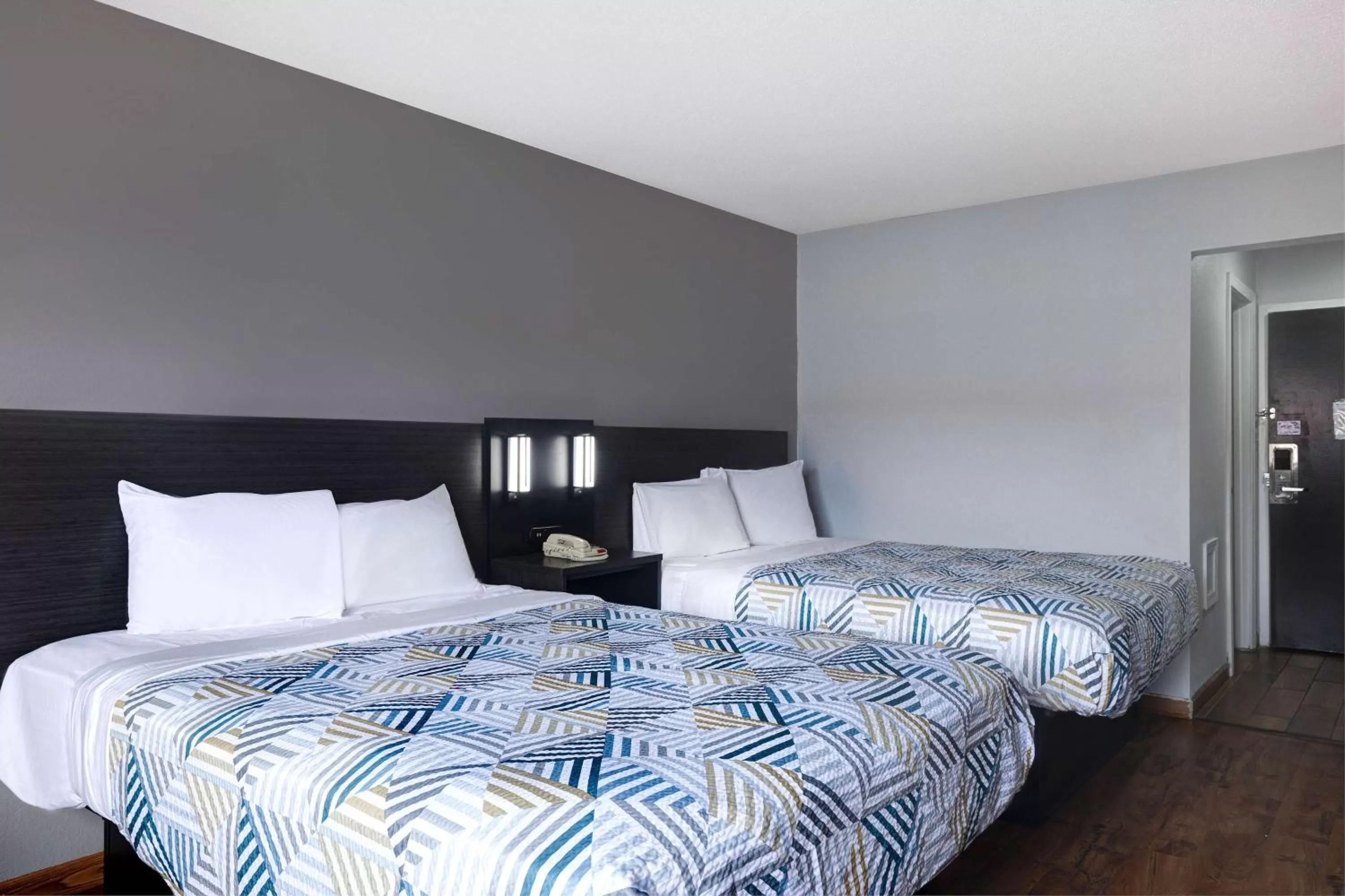 Bedroom, Bed in Motel 6-Shepherdsville, KY Louisville South