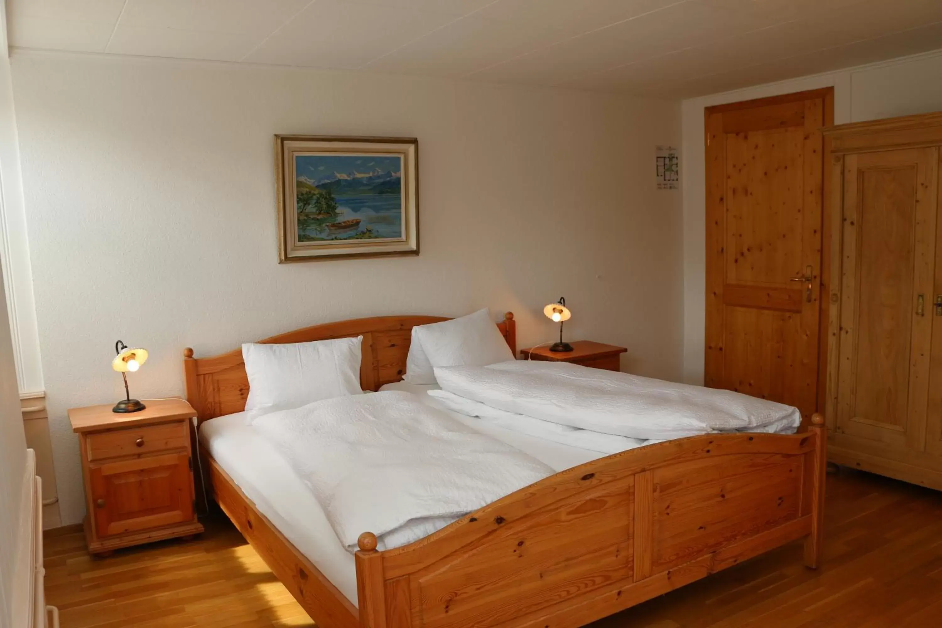 Bed in Hotel Lowen