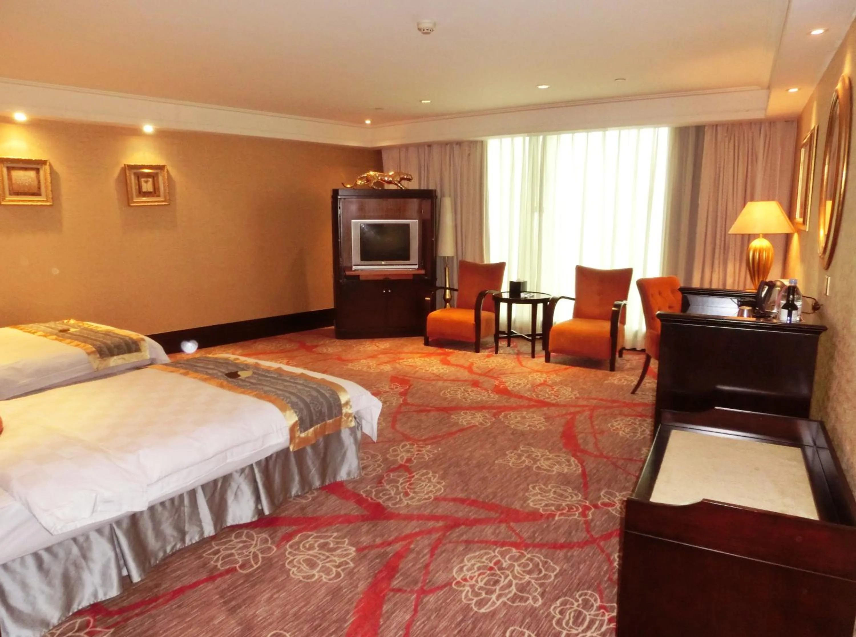 Deluxe Twin Room in Royal Mediterranean Hotel
