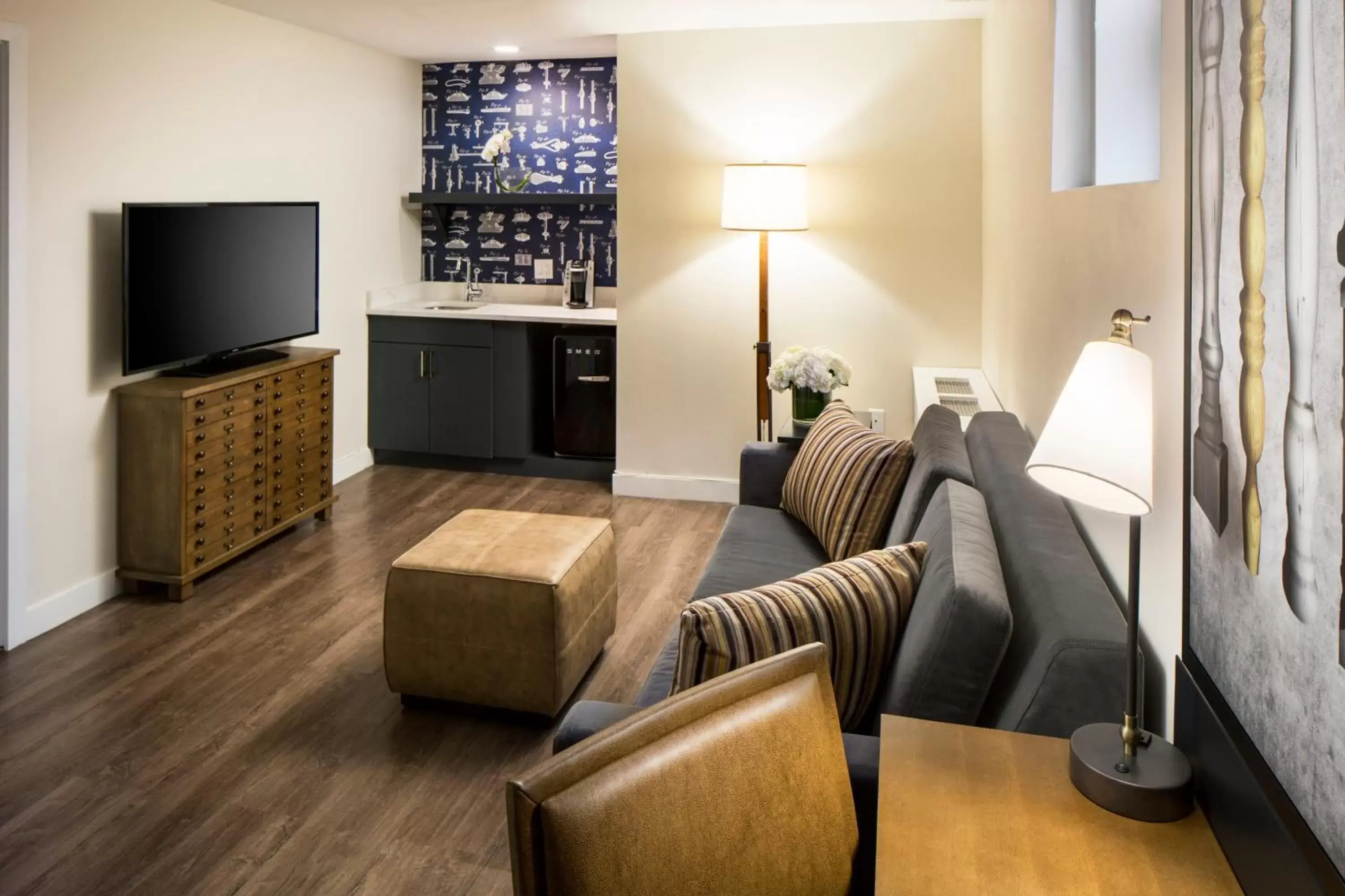 Living room, Seating Area in Hotel Indigo Boston Garden, an IHG Hotel